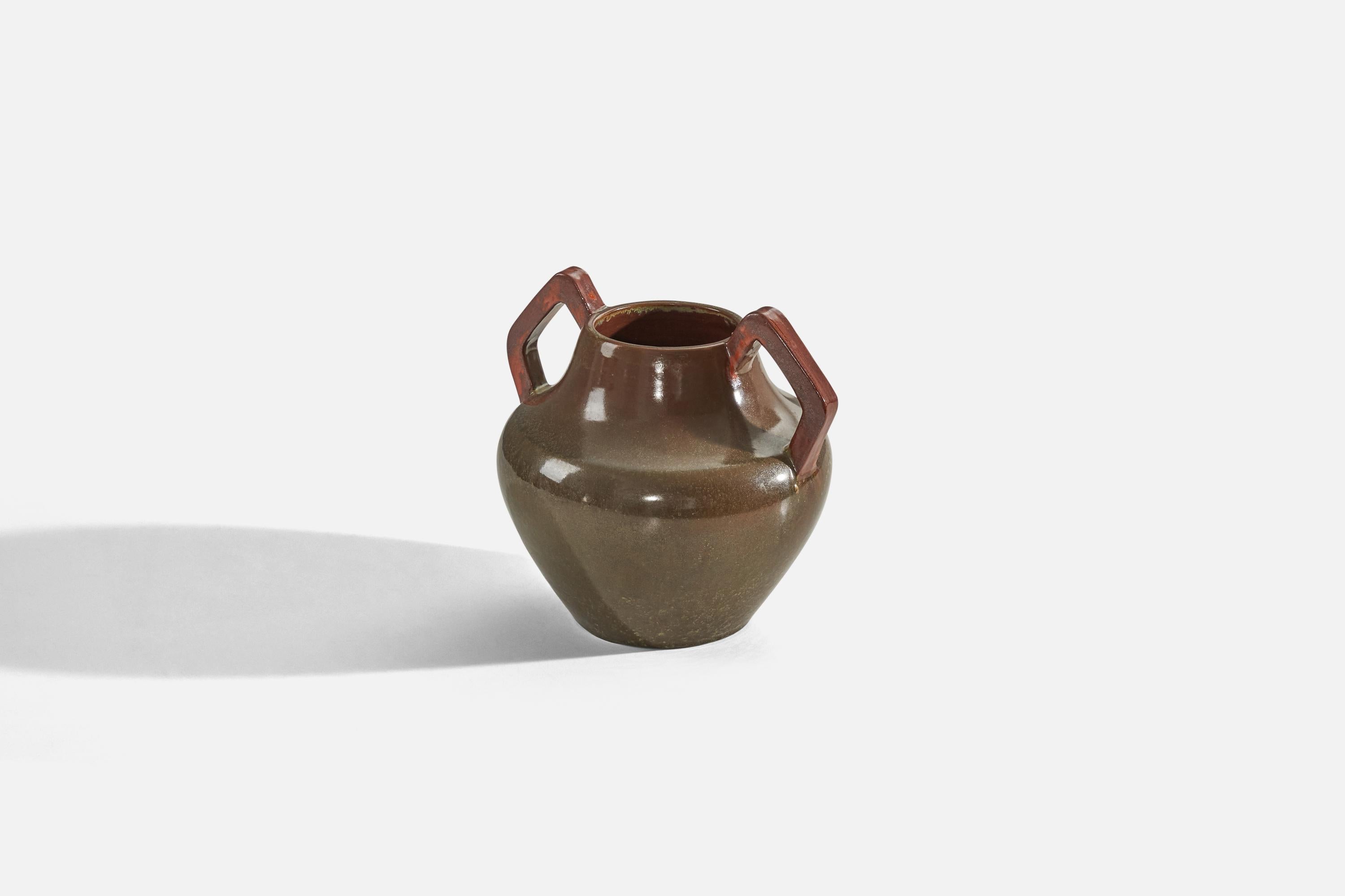 Nyman & Nyman, Vase, Brown Glazed Stoneware, Höganäs, Sweden 1940s In Good Condition For Sale In High Point, NC