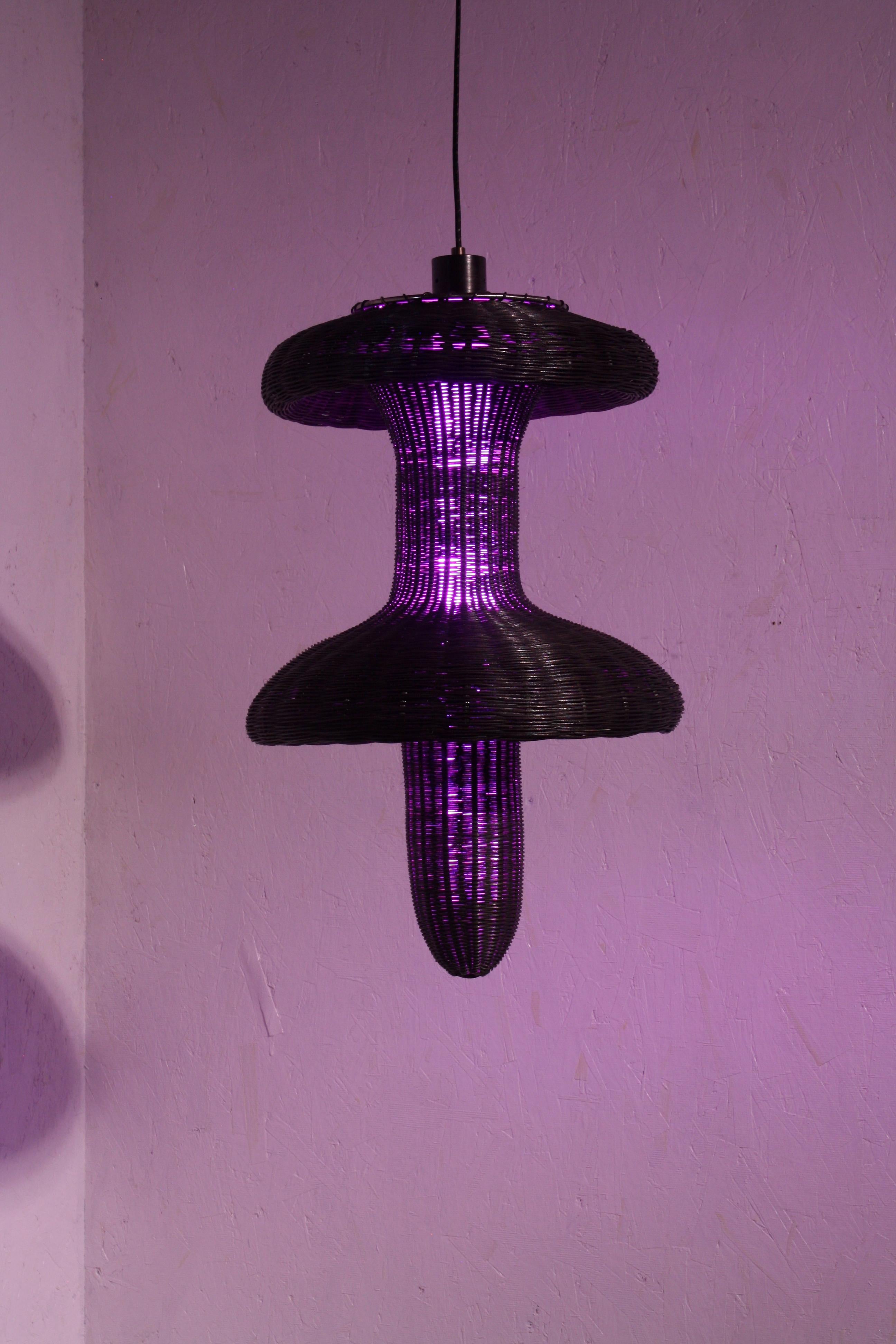 Nymph, handgewebte Schilf-Pendelleuchte mit integrierter LED-Beleuchtung im Angebot 1
