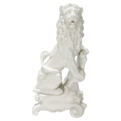 Nymphenburg Blanc de Chine Figurilla de porcelana "León barroco" con escudo bávaro