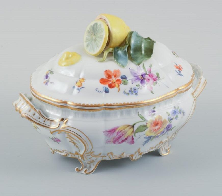 Nymphenburg, Germany, hand-painted porcelain lidded tureen with polychrome flowers, lid knob in the shape of a lemon.
Approx. 1930s.
In excelent condition.
Marked Nymphenburg.
Measurements: L (including handle) 27.0 cm. x H 19.0 cm. (including