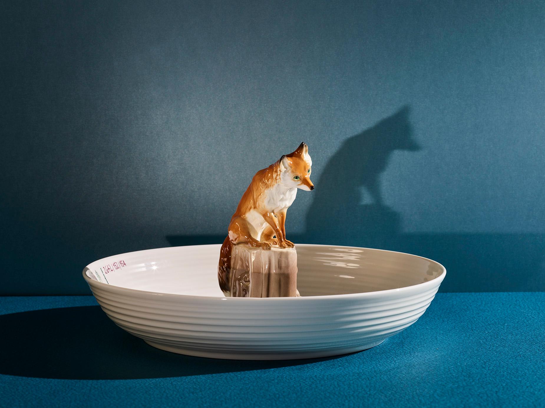 Hella Jongerius collabore depuis de nombreuses années avec la Manufacture de Porcelaine de Nymphenburg pour créer des objets modernes et humoristiques en porcelaine. L'artisanat et le souci du détail qu'offre Nymphenburg sont parfaits pour ses