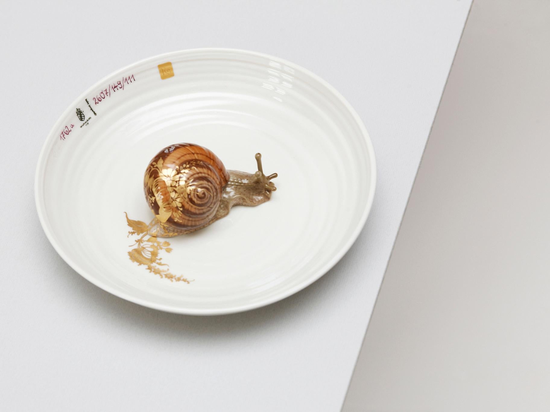 Hella Jongerius lleva muchos años colaborando con Porzellan Manufaktur Nymphenburg en la creación de artículos modernos de porcelana. La artesanía manual y la atención al detalle que ofrece Nymphenburg son perfectas para sus delicados diseños que