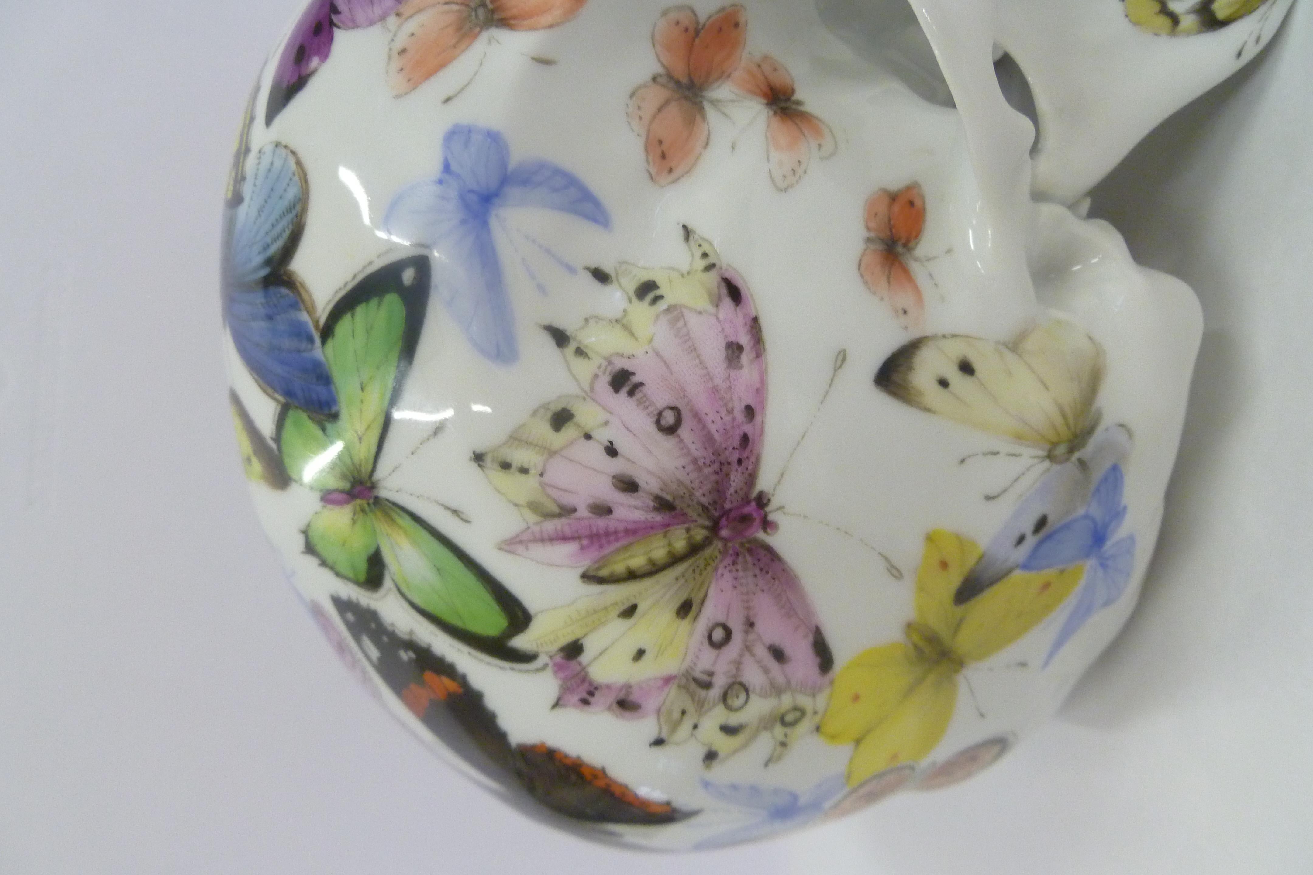 Porcellana Cranio di Nymphenburg in edizione limitata - Farfalle - dipinto a mano - unico nel suo genere in vendita