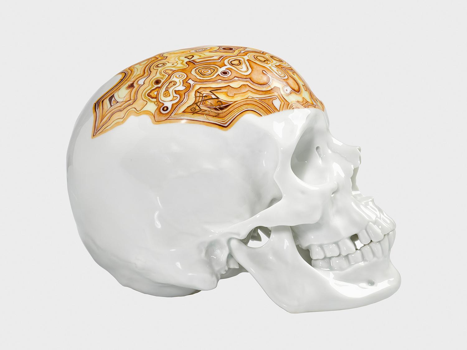Teschio di Nymphenburg Porcelain in edizione limitata - Onice - attribuito all'uomo moderno che non teme più il mento mori. Questo teschio lavorato e dipinto a mano è un perfetto esempio del più raffinato artigianato ancora disponibile. Questo pezzo