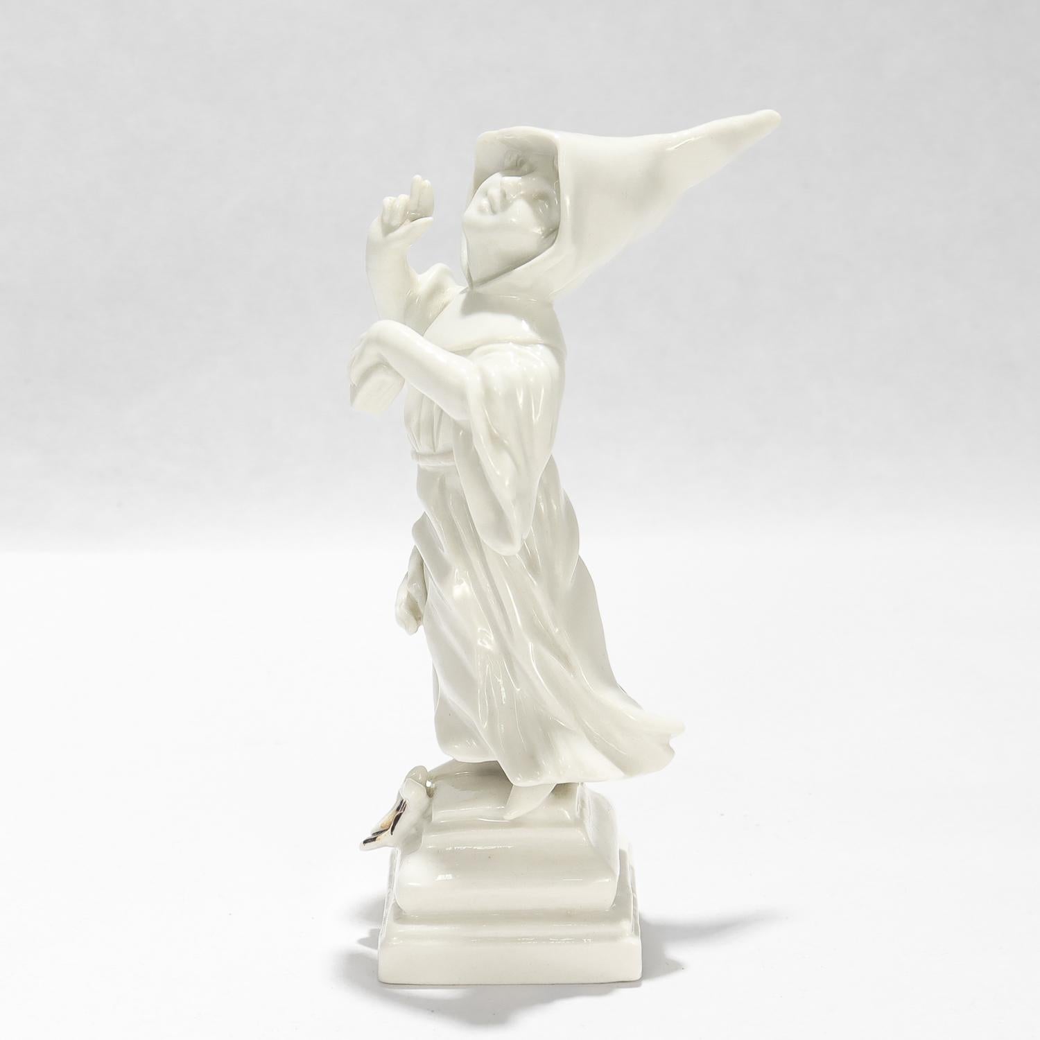 Allemand The Nymphenburg Miniature Porcelain Figurine du Münchner Kindl en porcelaine en vente