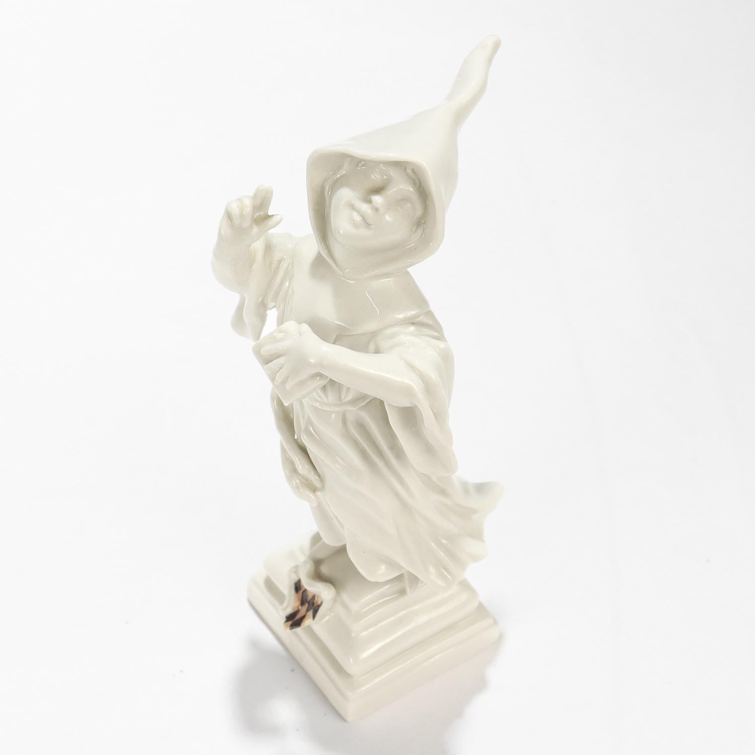 20ième siècle The Nymphenburg Miniature Porcelain Figurine du Münchner Kindl en porcelaine en vente