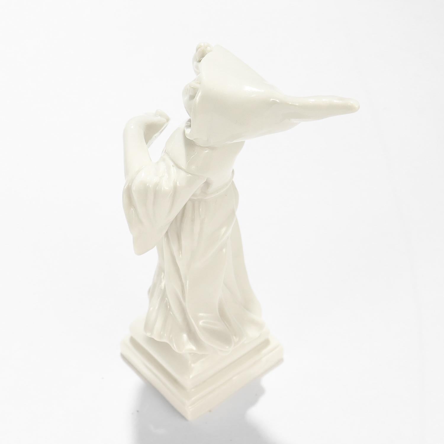 Porcelaine The Nymphenburg Miniature Porcelain Figurine du Münchner Kindl en porcelaine en vente