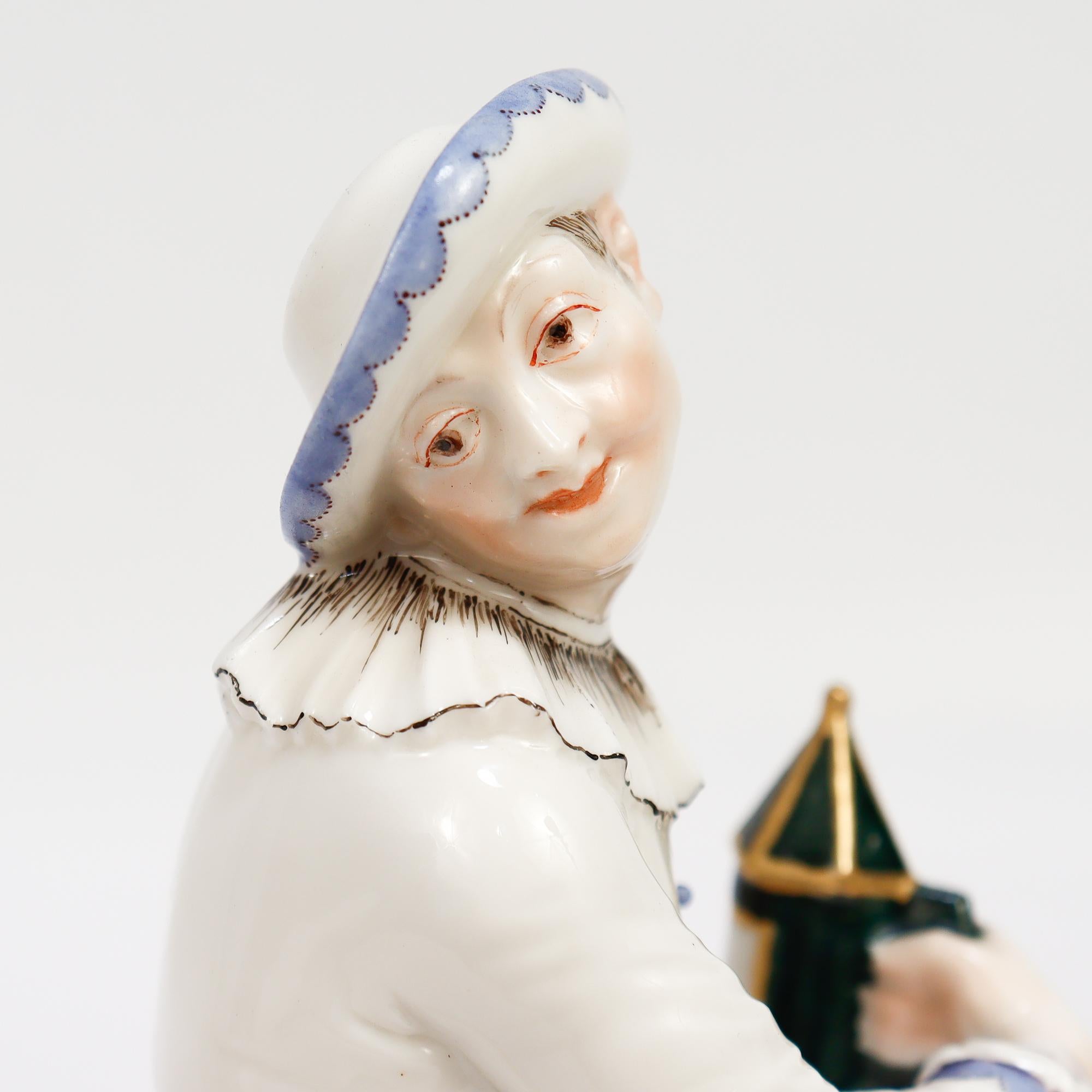 Rococo Nymphenburg Porcelain Commedia Dell'Arte Figure de Pierrot en porcelaine en vente