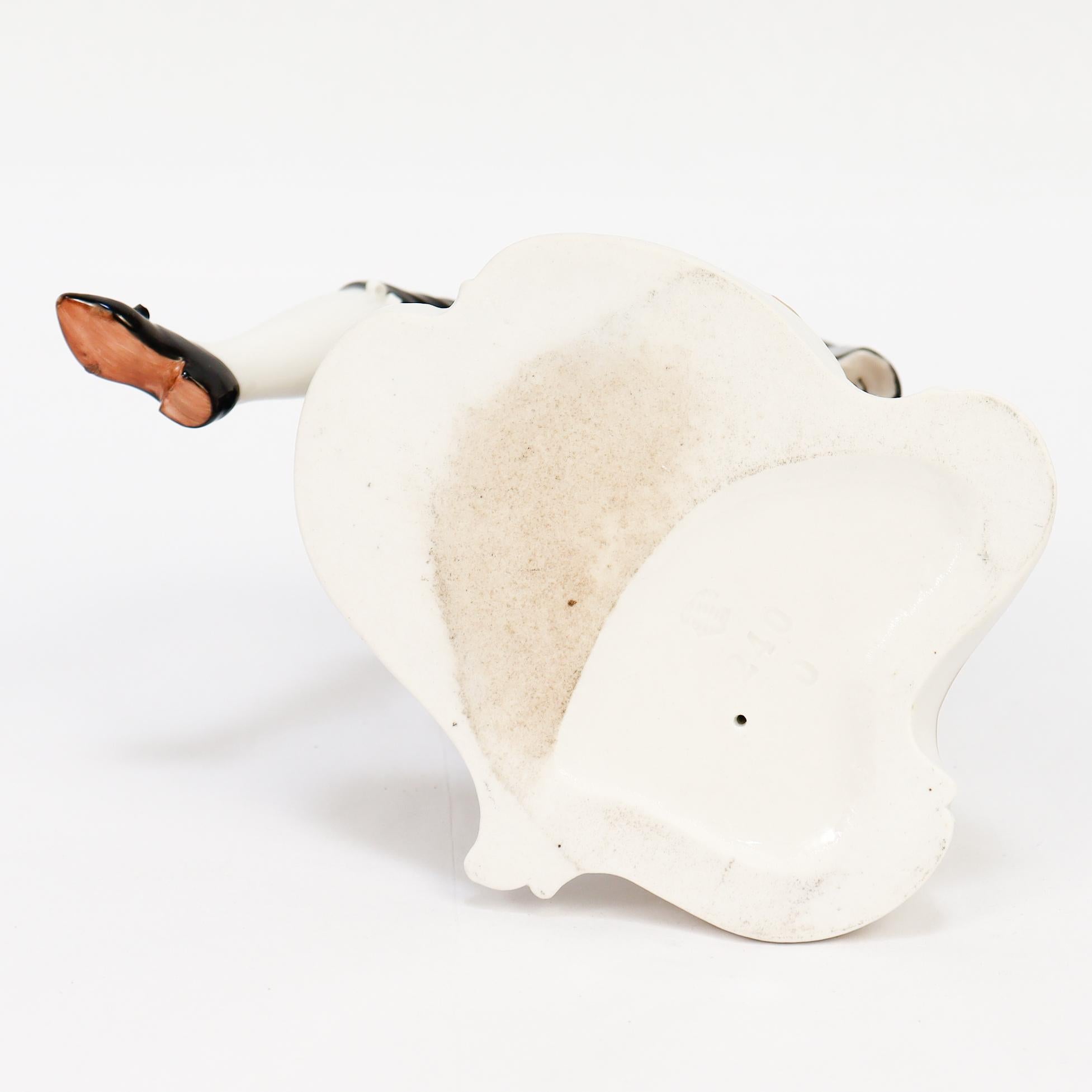 Nymphenburg Porcelain Commedia Dell'Arte Figure de Scaramuz en vente 3