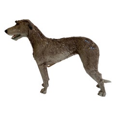 Chien-loup irlandais en porcelaine de Nymphenburg