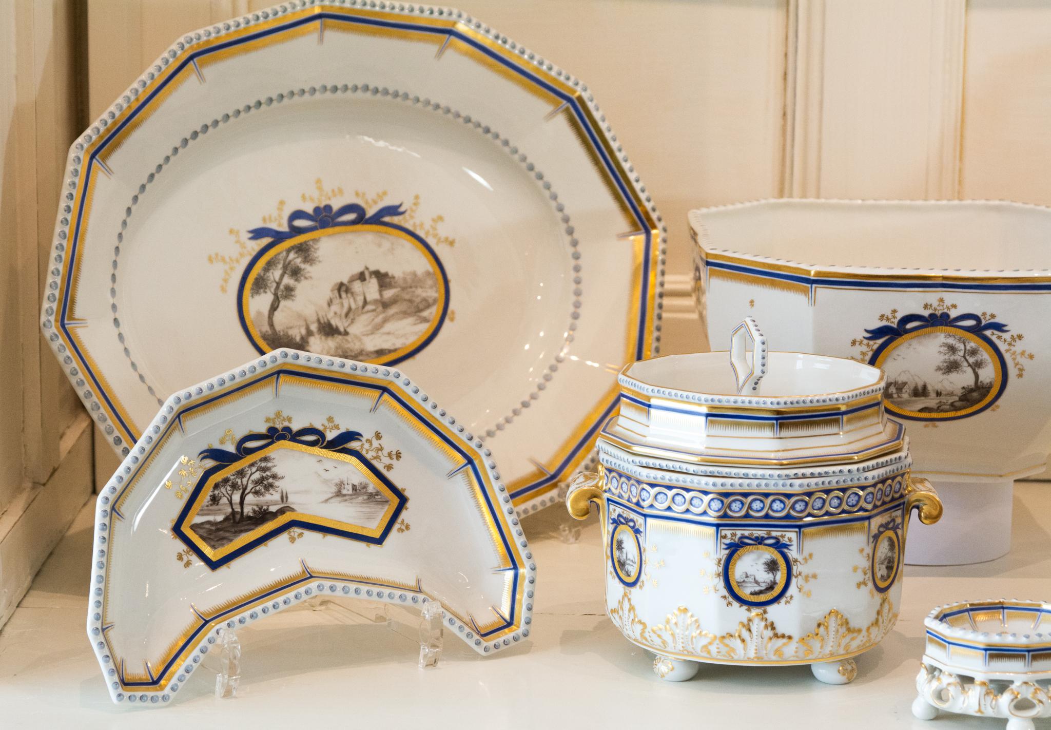 Nymphenburg Porcelain Perlenkönigsservice für 12 Königsservice Perl 70 Pieces im Angebot 3