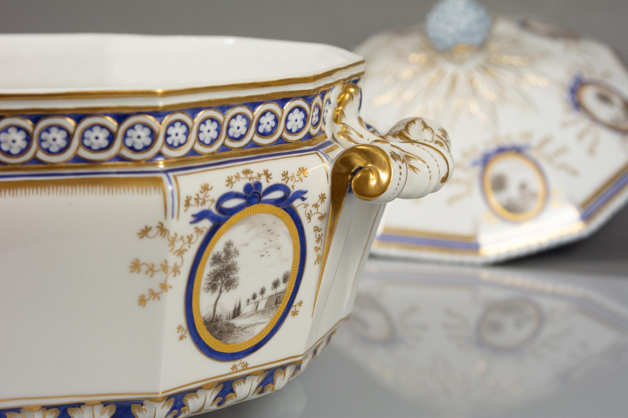 Nymphenburg Porcelain Perlenkönigsservice für 12 Königsservice Perl 70 Pieces (Louis XVI.) im Angebot