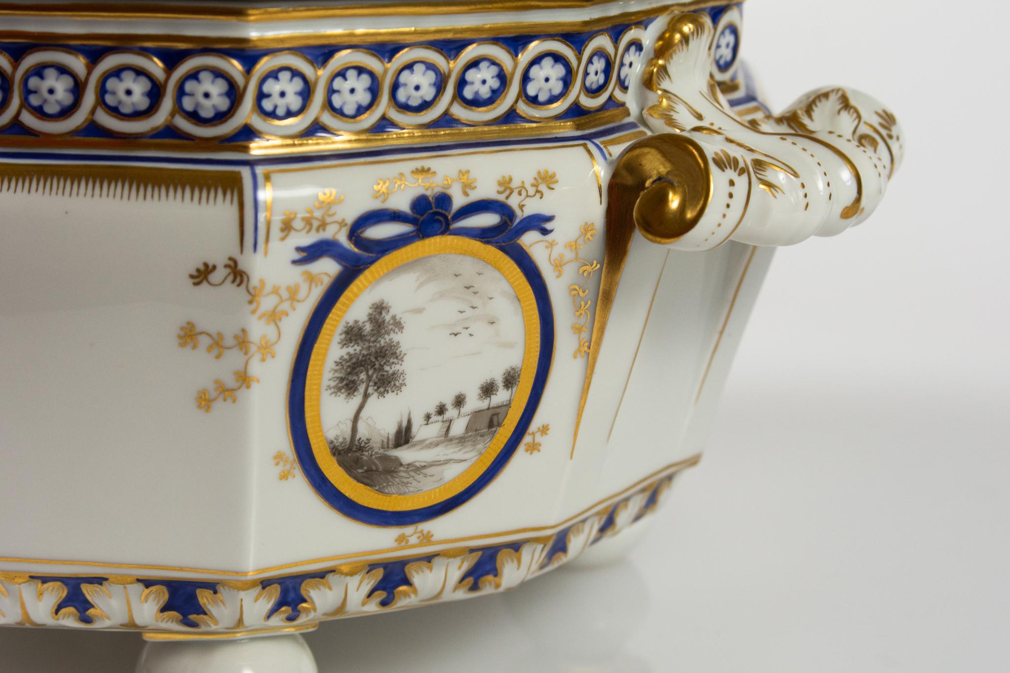 Nymphenburg Porcelain Perlenkönigsservice für 12 Königsservice Perl 70 Pieces (Porzellan) im Angebot