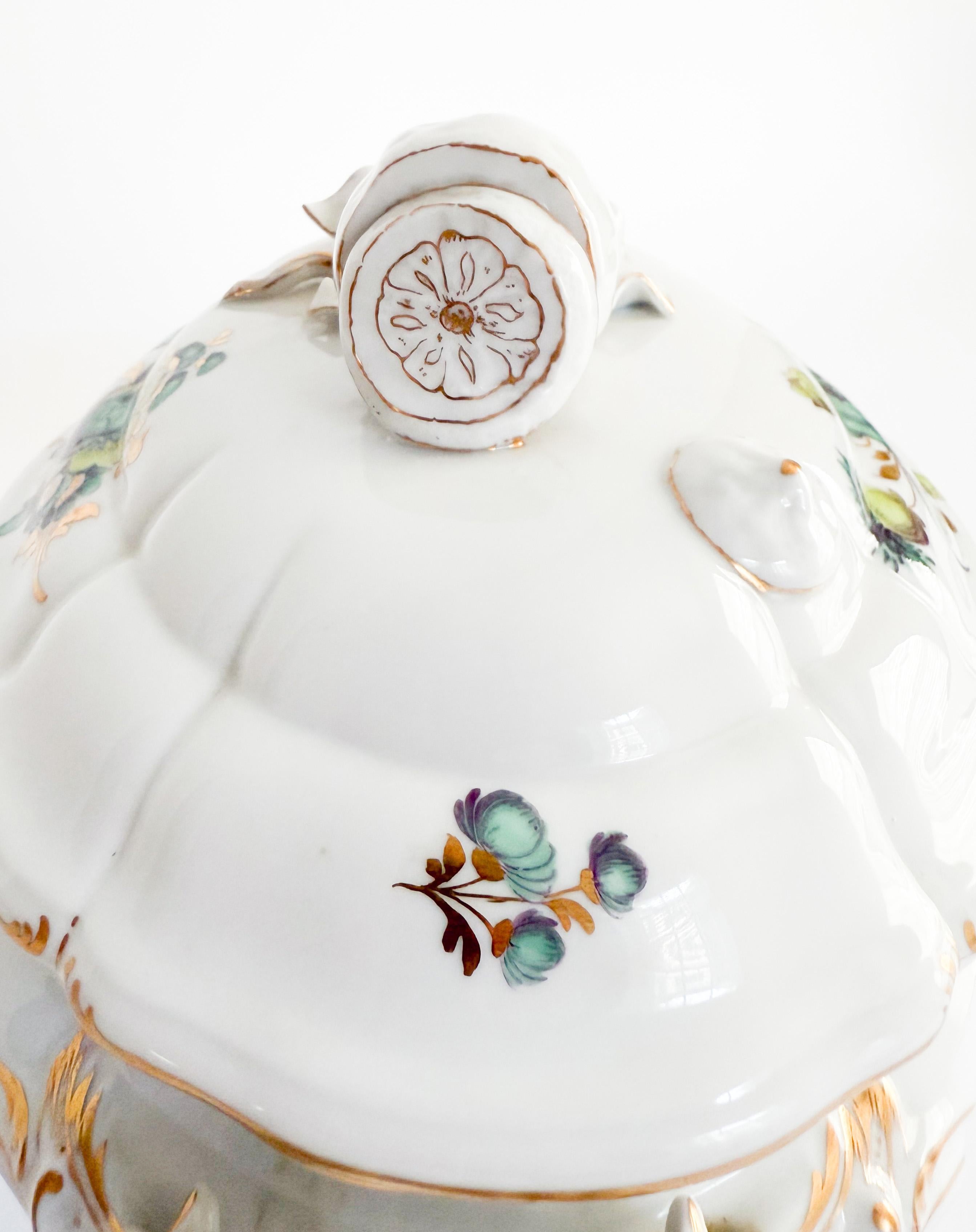 Doré Nymphenburg Porcelain Tureen With Lemon Finial and Blue Green en vente