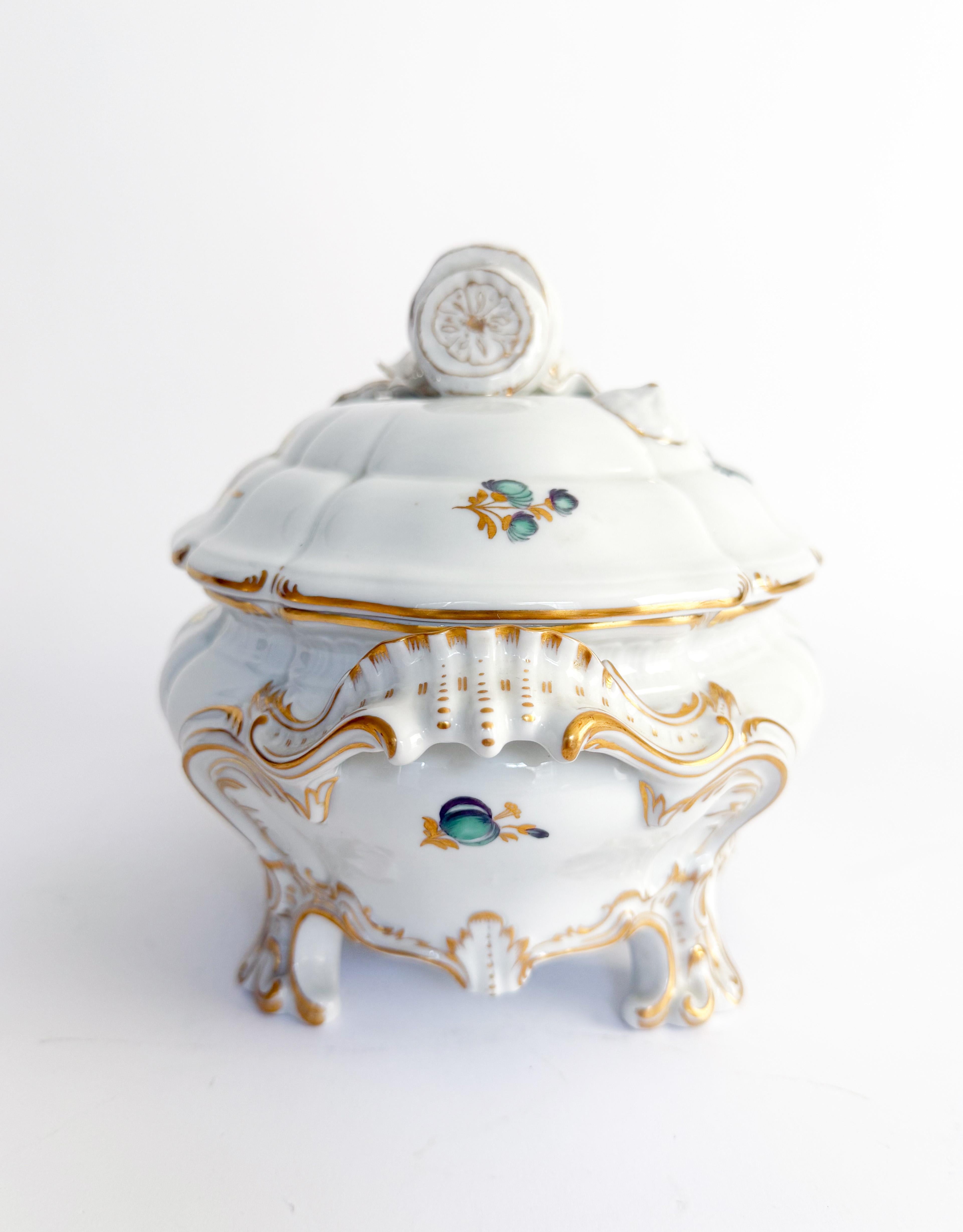 Nymphenburg Porcelain Tureen With Lemon Finial and Blue Green Bon état - En vente à Tampa, FL