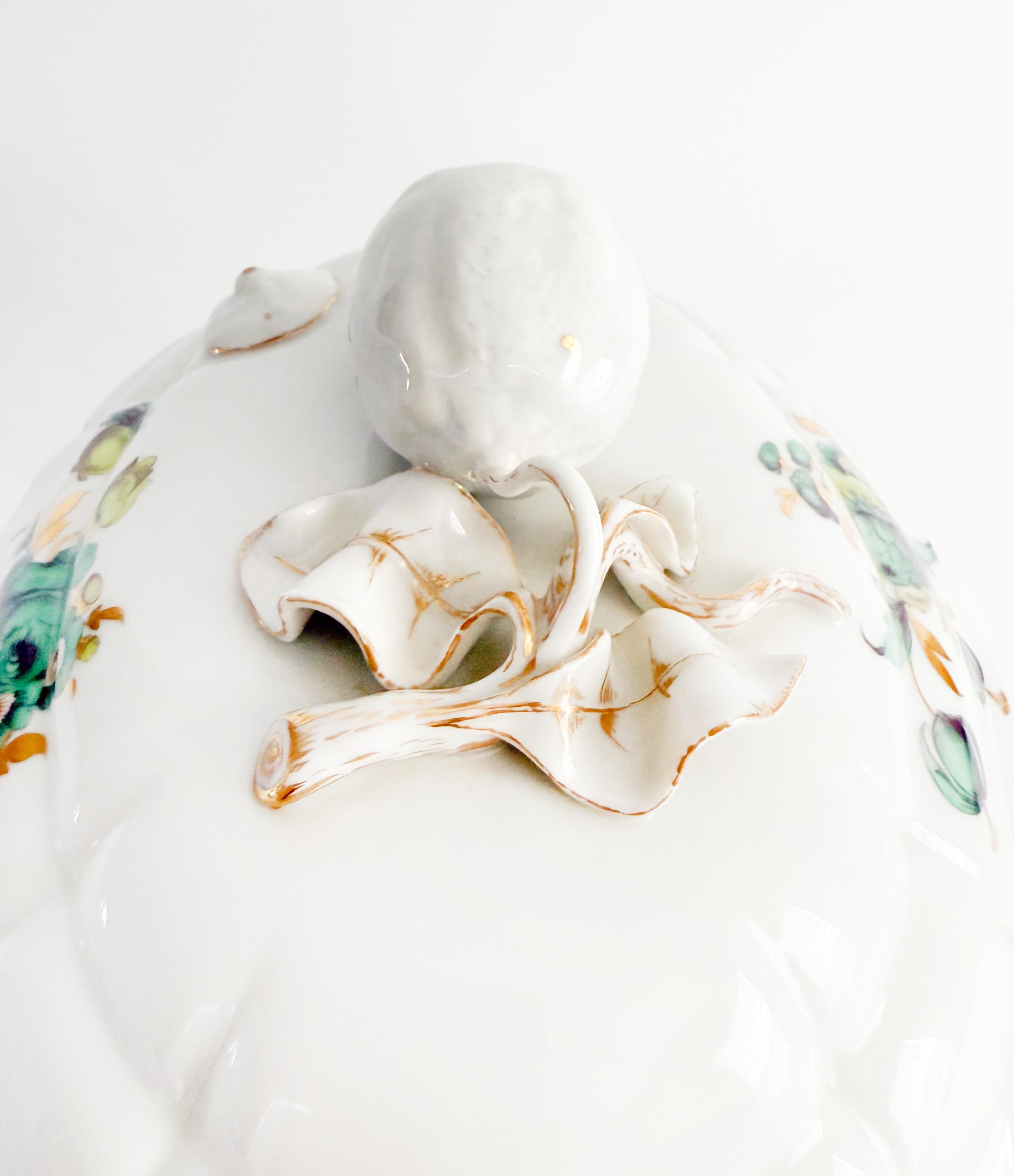 20ième siècle Nymphenburg Porcelain Tureen With Lemon Finial and Blue Green en vente