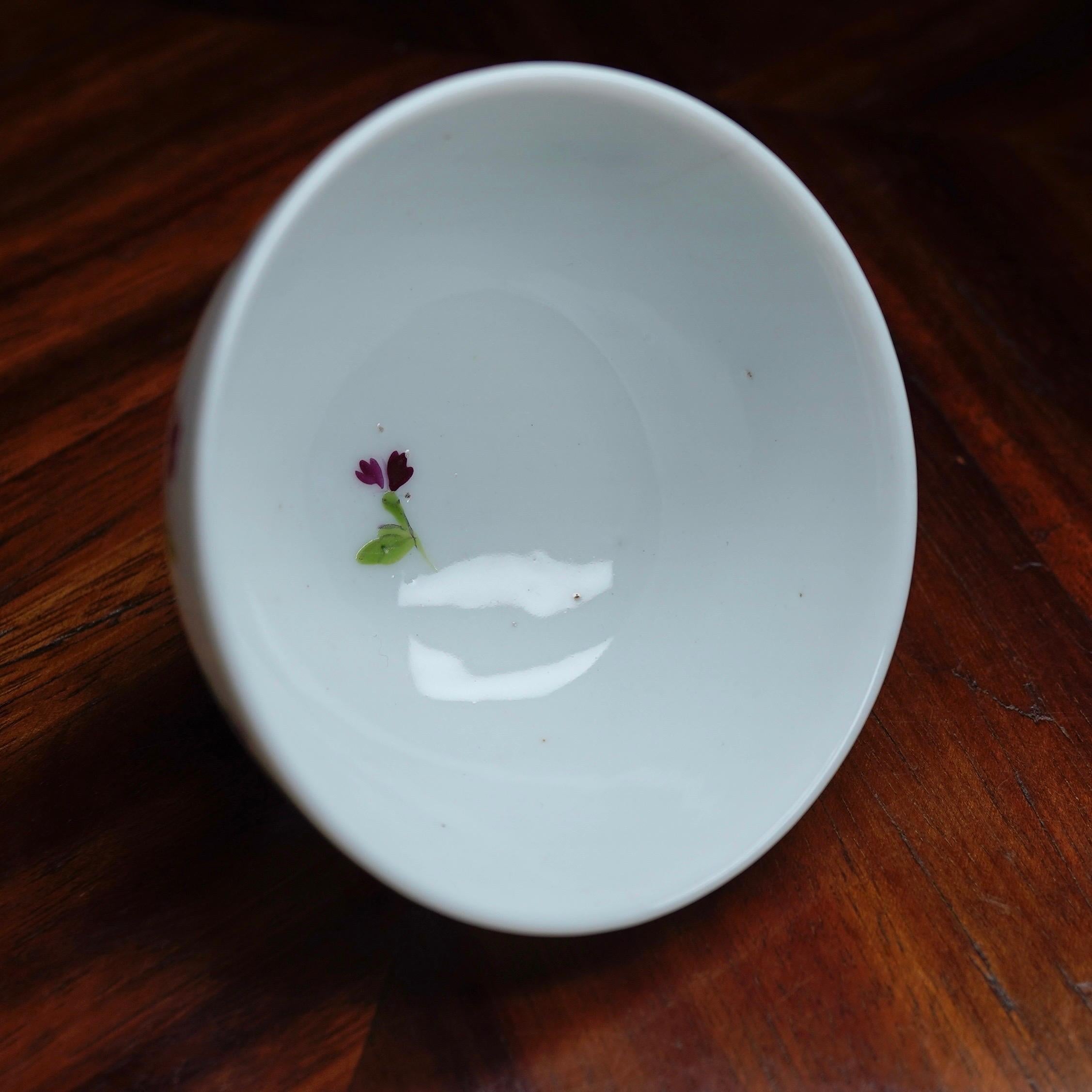 Nyon, Swiss, Teabowl, Flower Sprigs, circa 1790 In Good Condition For Sale In Geelong, Victoria