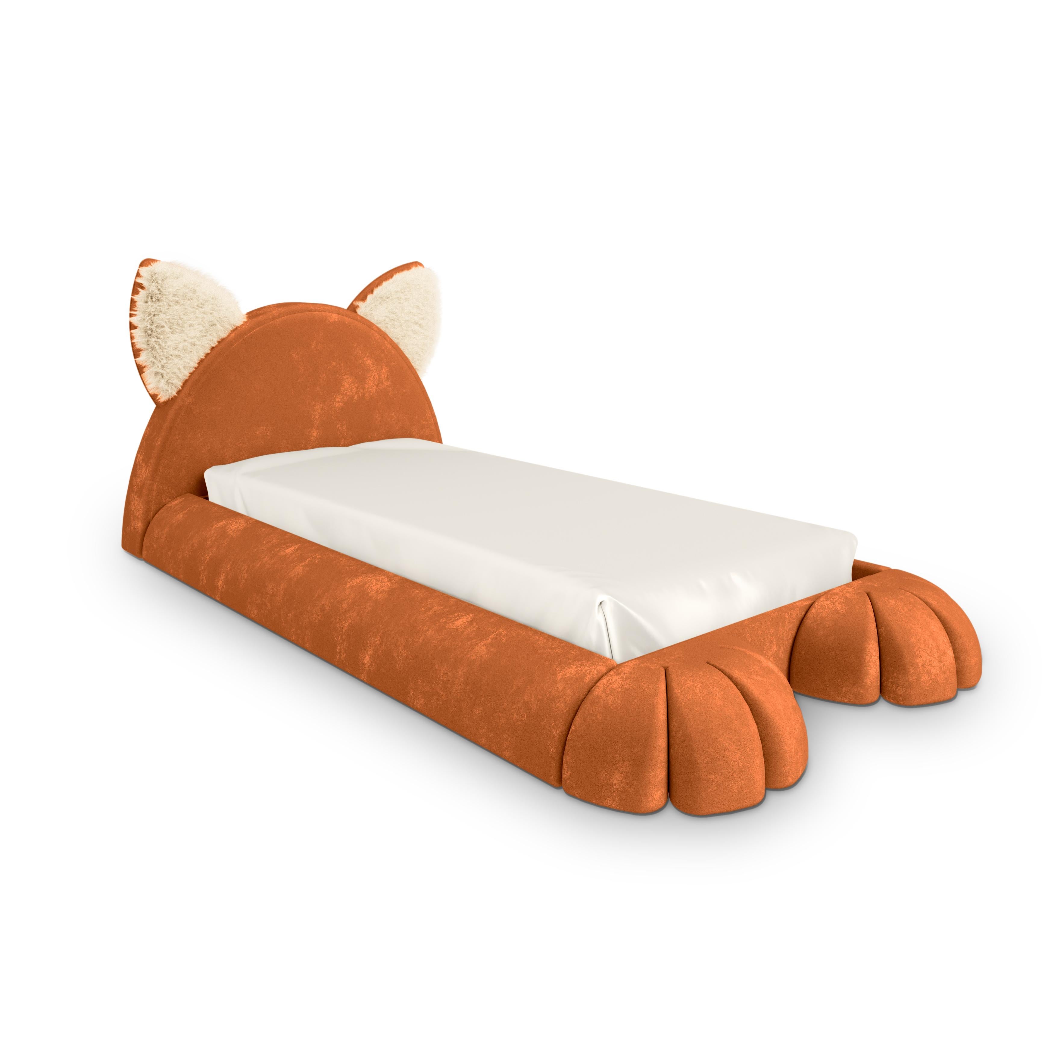 Il letto Nyra in velluto color mattone è un lussuoso letto per bambini a forma di gatto che ridefinisce l'arredamento per bambini con la sua miscela unica di fantasia e artigianalità. Rivestito in morbido velluto color mattone, in una ricca tonalità