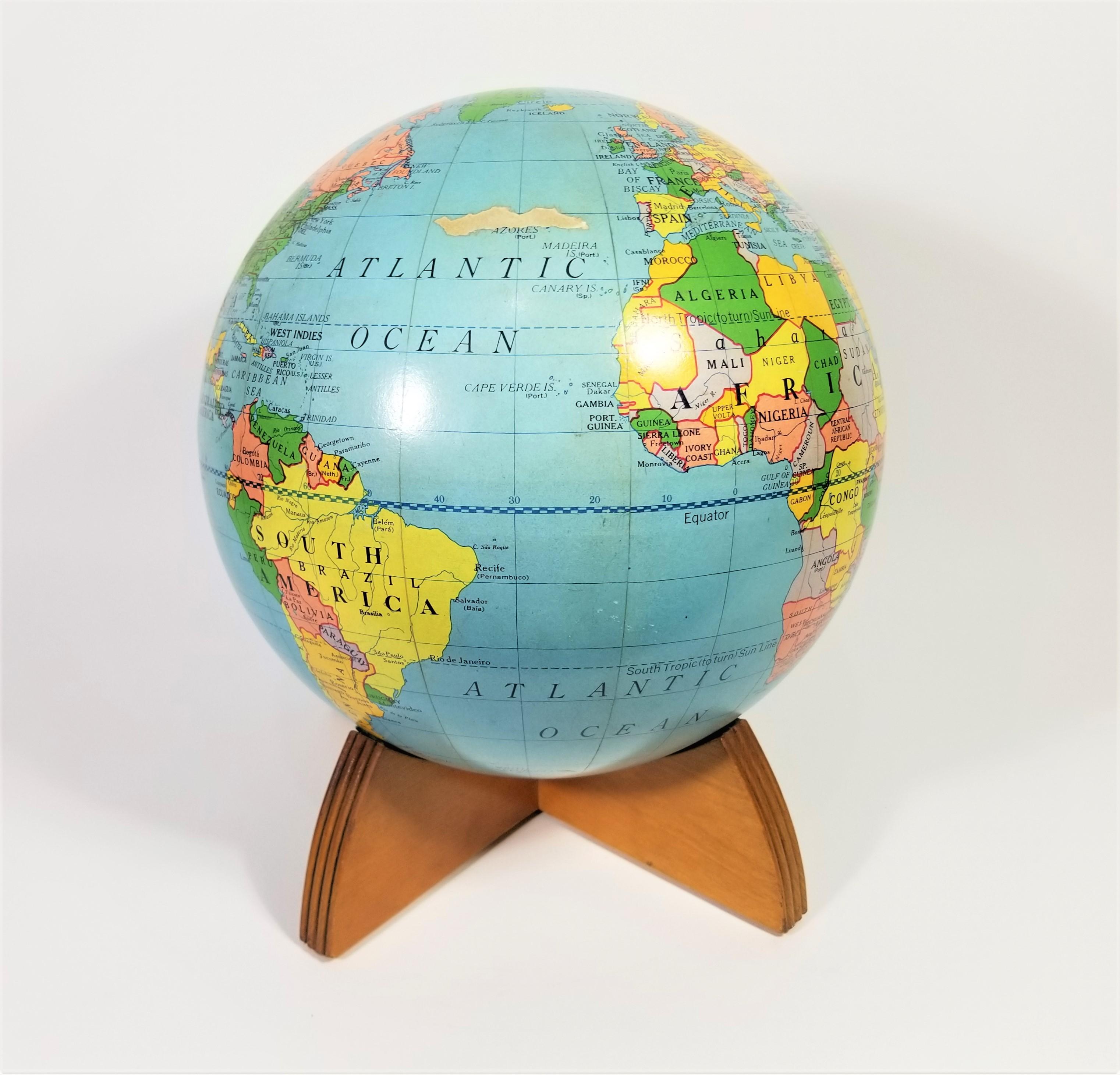 Nystrom Globe Mid Century 1960s In Good Condition For Sale In New York, NY