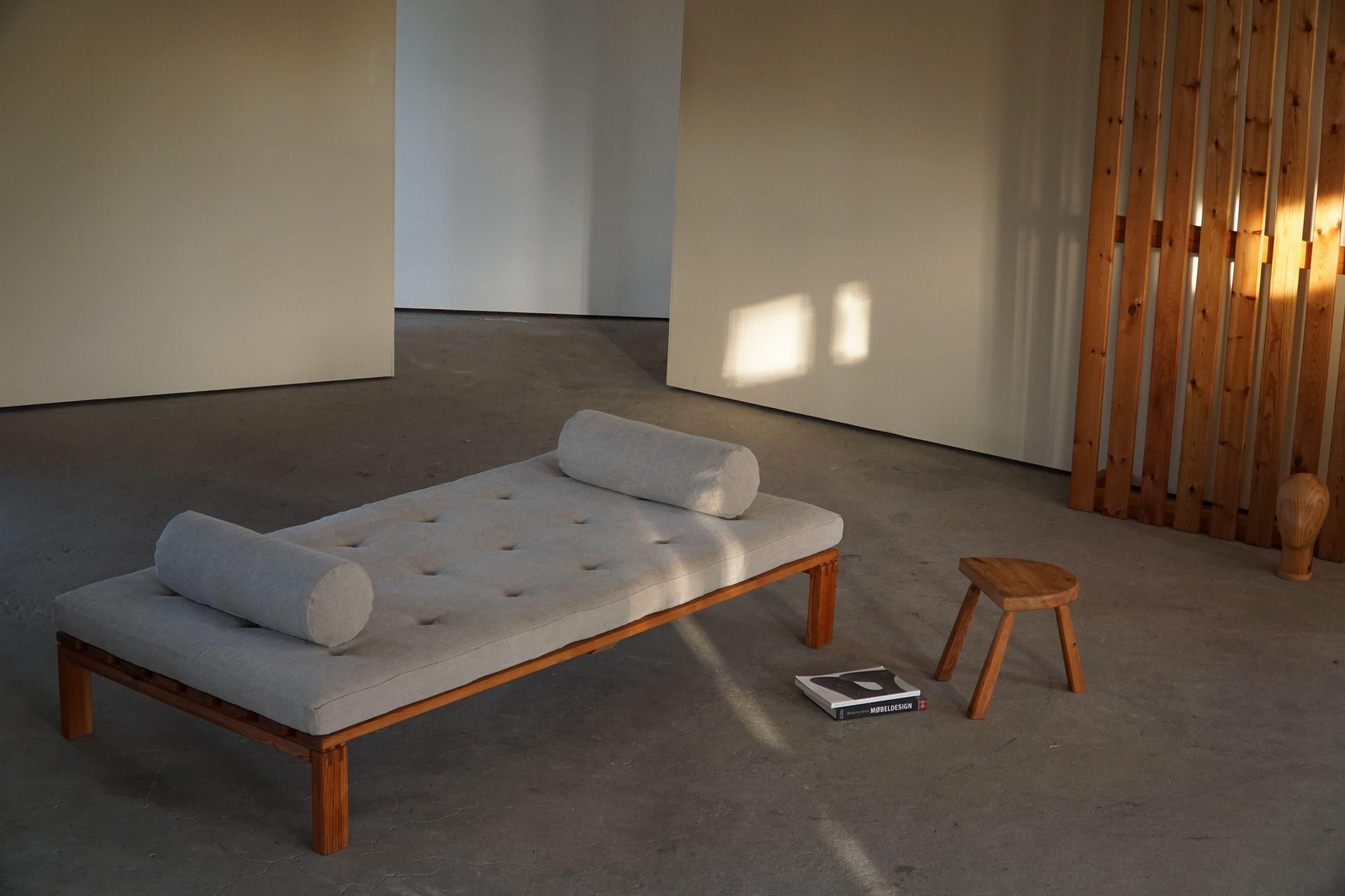 Nyt I Bo Daybed, Made in Pine, Reupholstered, Danish Mid-Century Modern, 1970s In Good Condition In Odense, DK