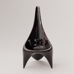 "Nyx" Sedia lounge contemporanea in vetroresina verniciata burgundy