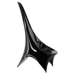 "Nyx" Zeitgenössischer schwarz lackierter Loungesessel aus Fiberglas