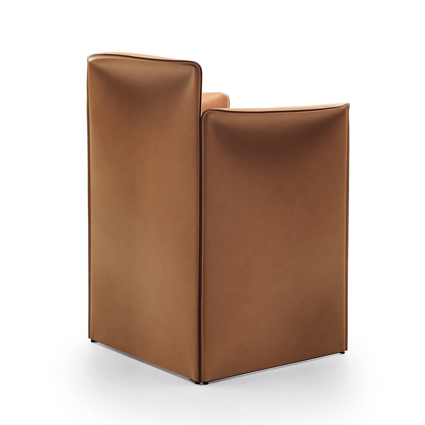 The striking cover of this charming and contemporary chair is made of multiple cowhide panels sewn over the steel frame, a traditional manufacturing technique that is reinterpreted here through a modern sensibility. The squared set is enclosed in a