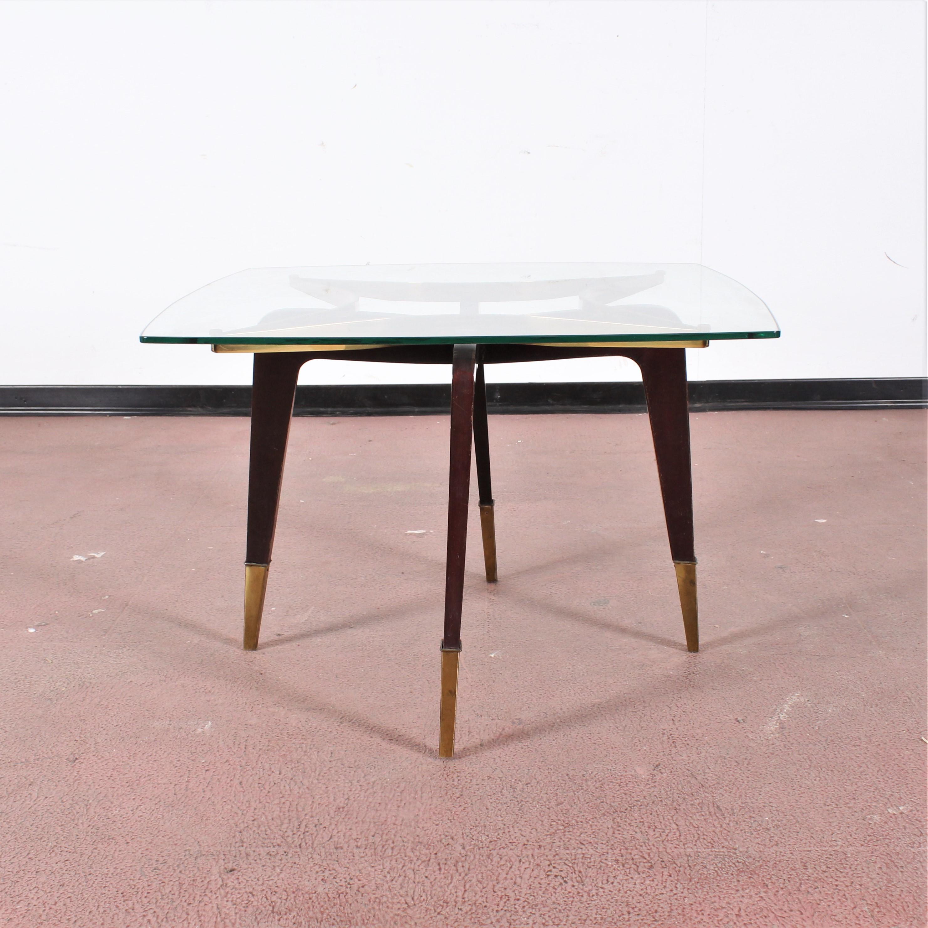 O. Borsani Midcentury Brass and Wood Square Coffee Table Glass Top, Italy, 1950s In Good Condition In Palermo, IT