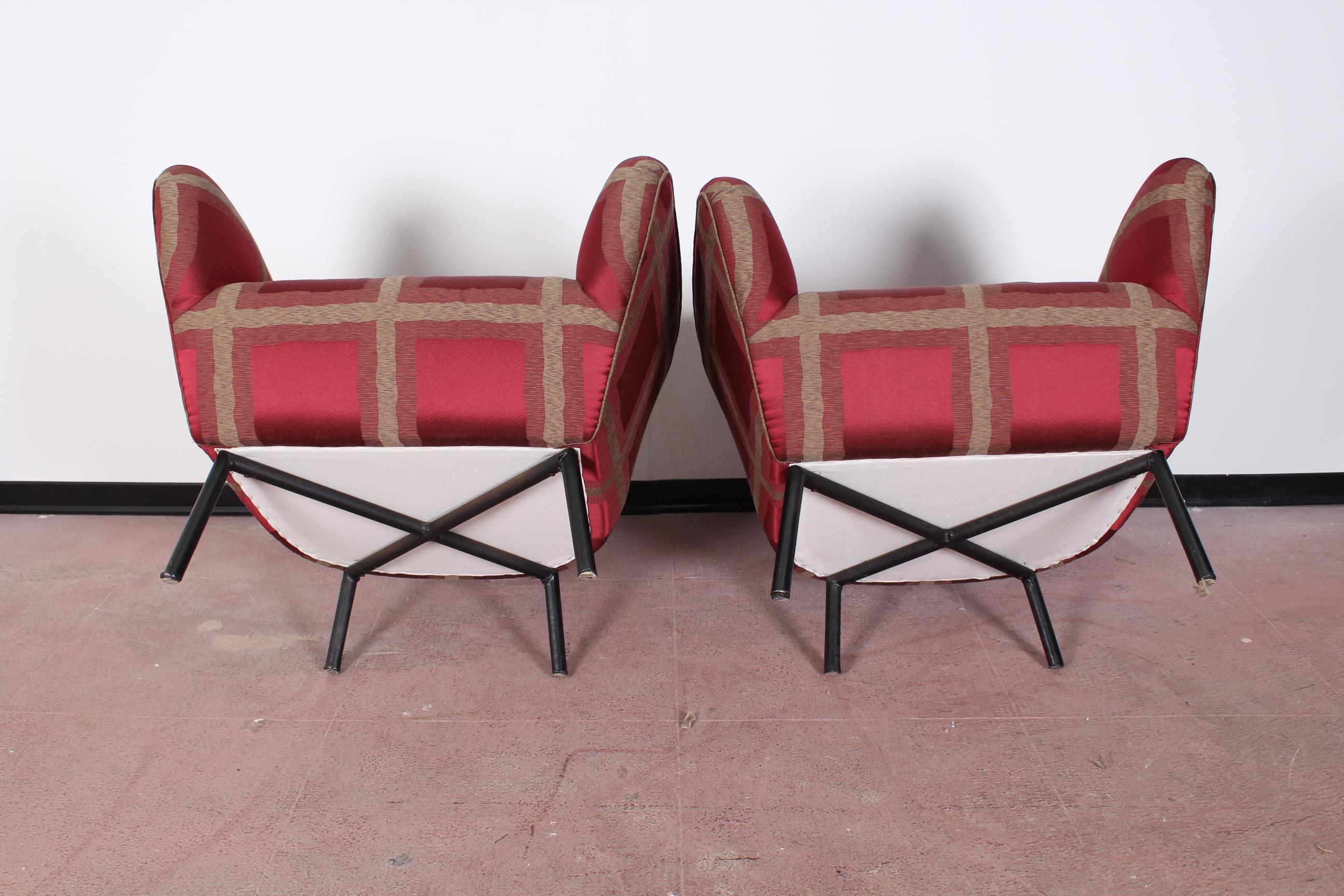 O. Borsani Mid-Century Red Checked Satin Pair of Armchairs, Italy 1950s For Sale 8