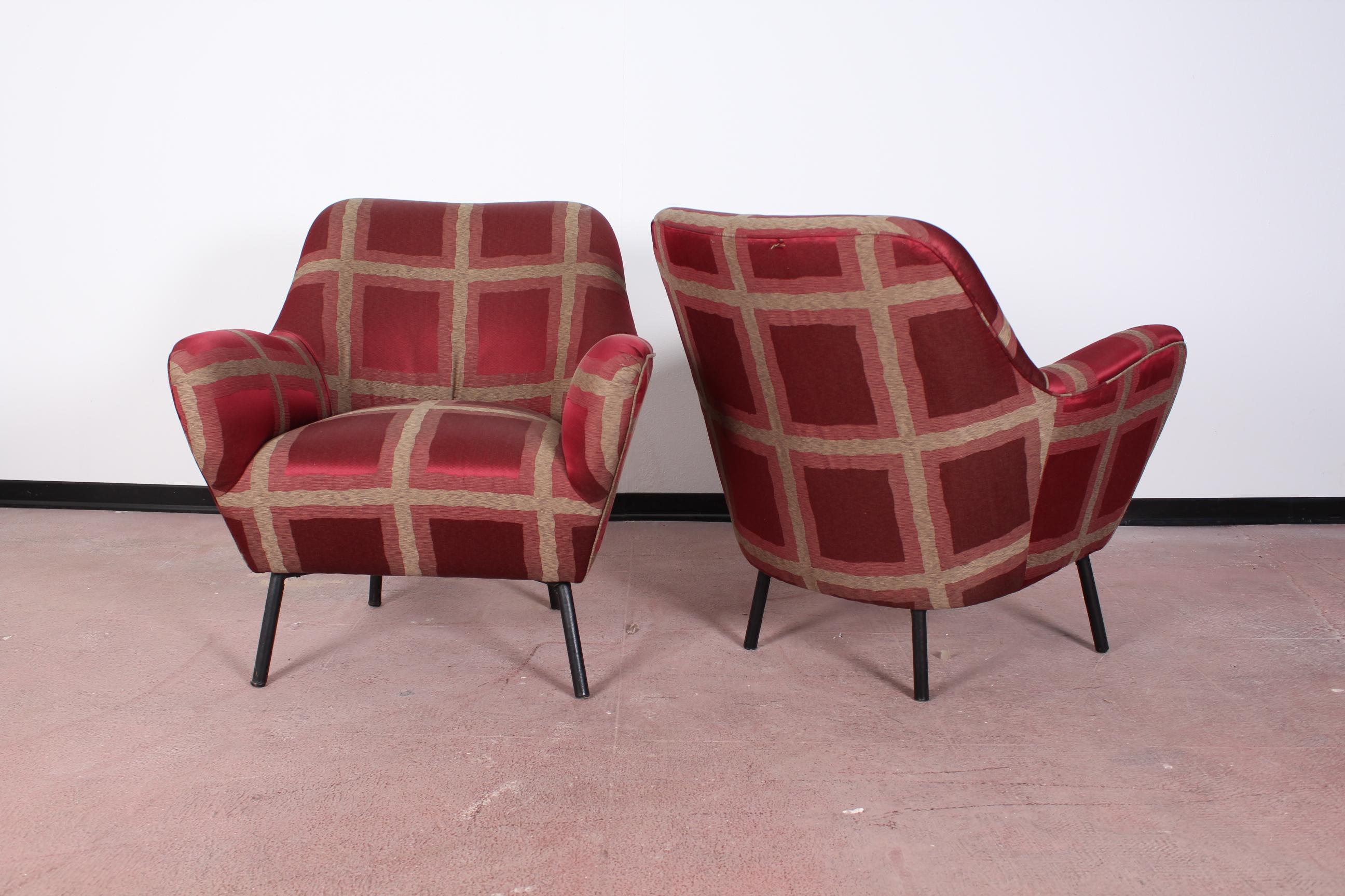 O. Borsani Mid-Century Red Checked Satin Pair of Armchairs, Italy 1950s In Good Condition For Sale In Palermo, IT