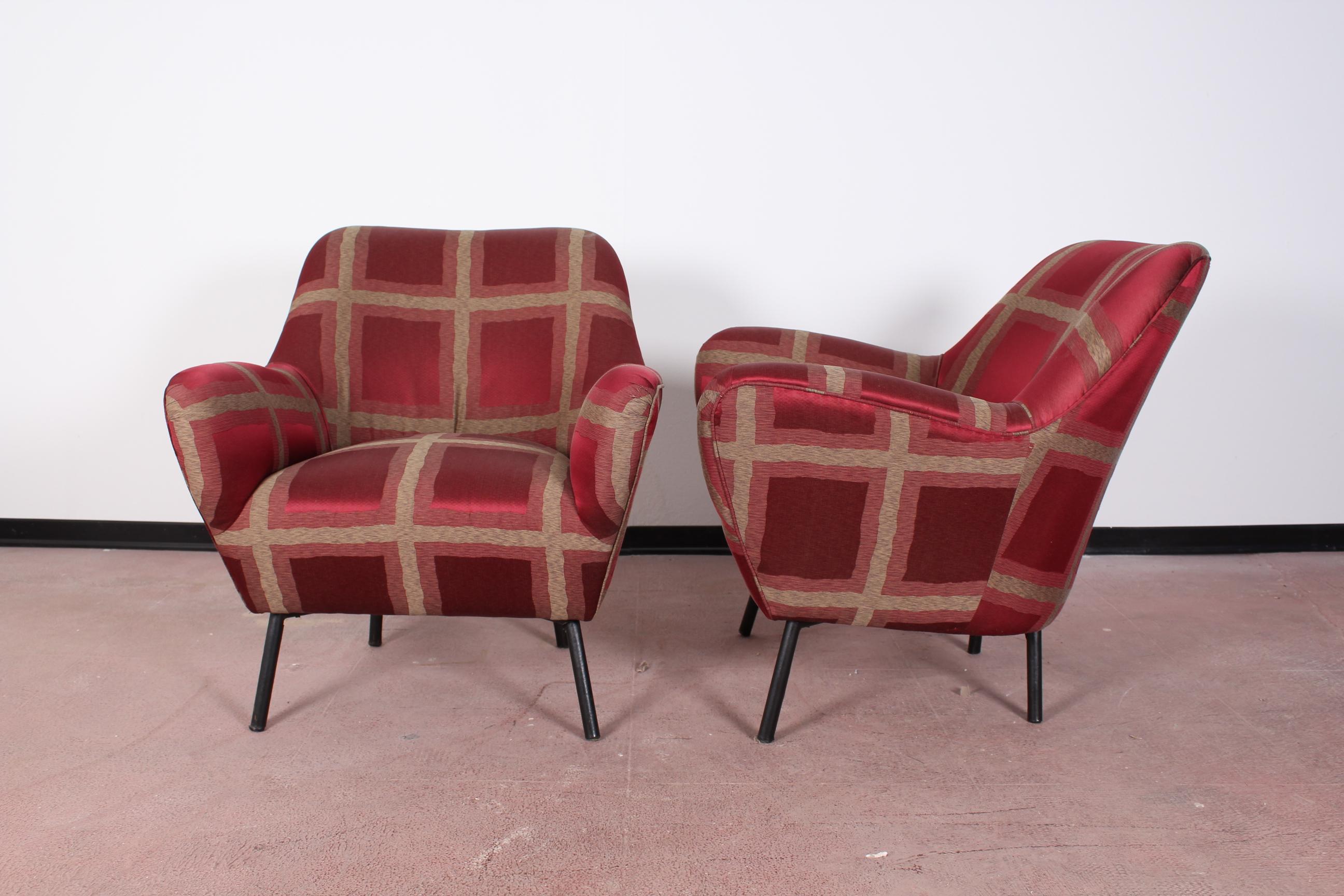 O. Borsani Mid-Century Red Checked Satin Pair of Armchairs, Italy 1950s For Sale 1