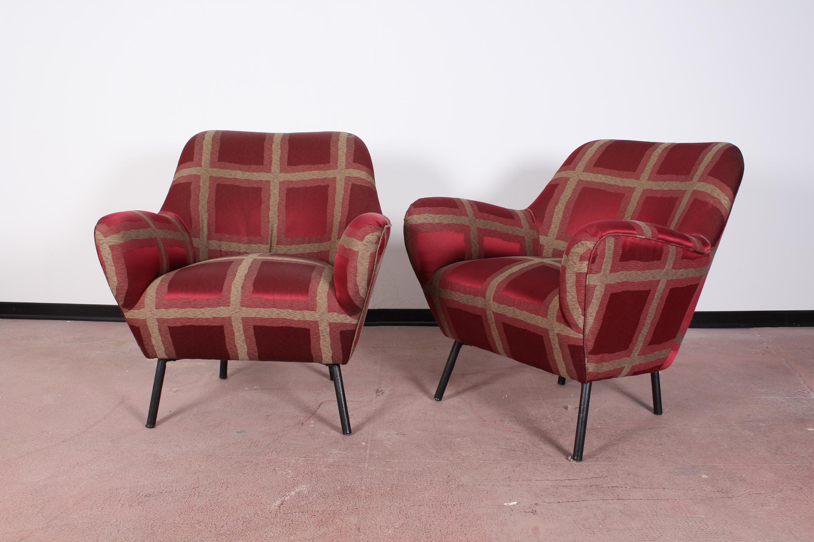 O. Borsani Mid-Century Red Checked Satin Pair of Armchairs, Italy 1950s For Sale 2