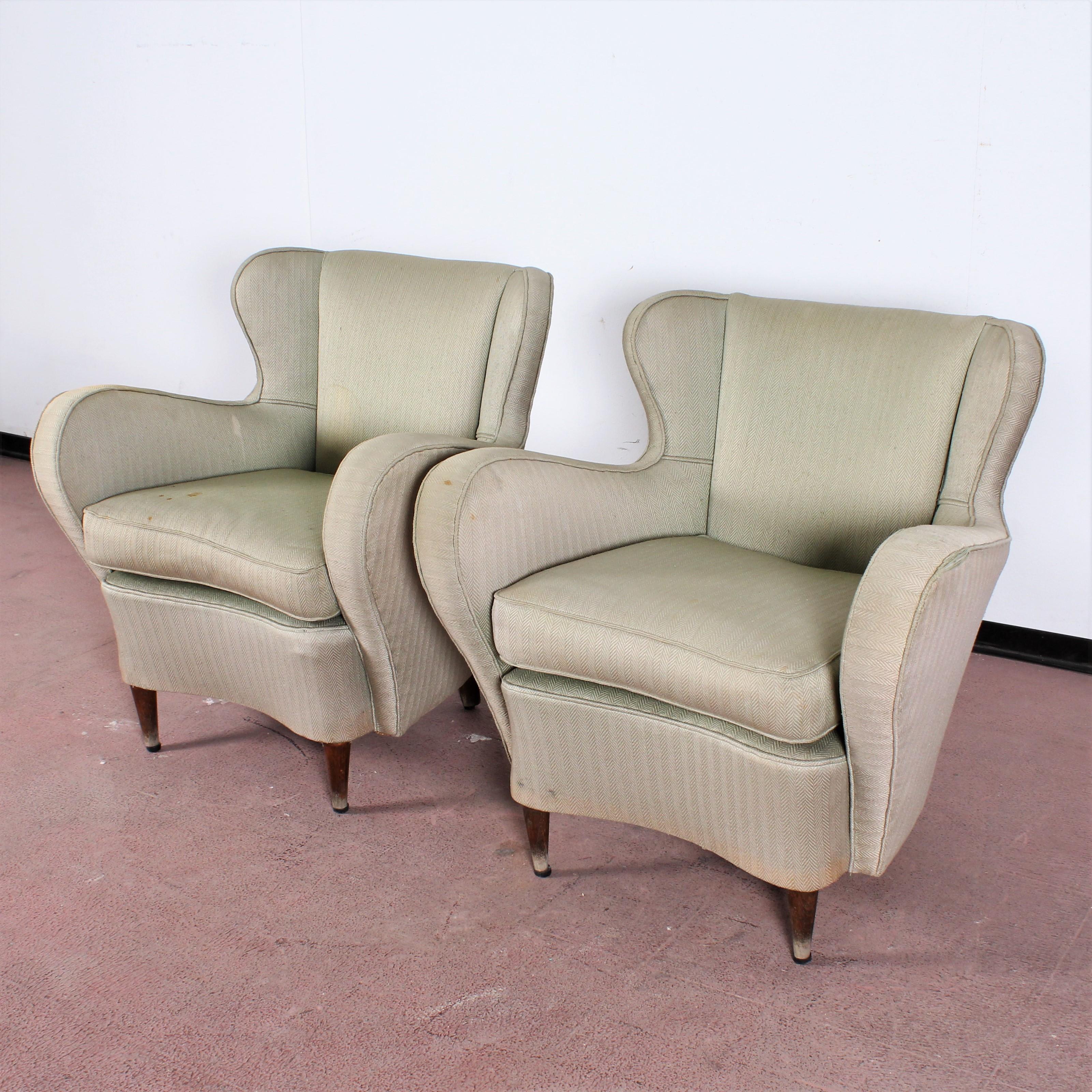 Beautiful pair of 1950s armchairs Osvaldo Borsani style. Legs and structure in wood, light green fabric covering.
Wear consistent with age and use but visible signs of humidity and spots of use have significantly altered the upholstery.
The two