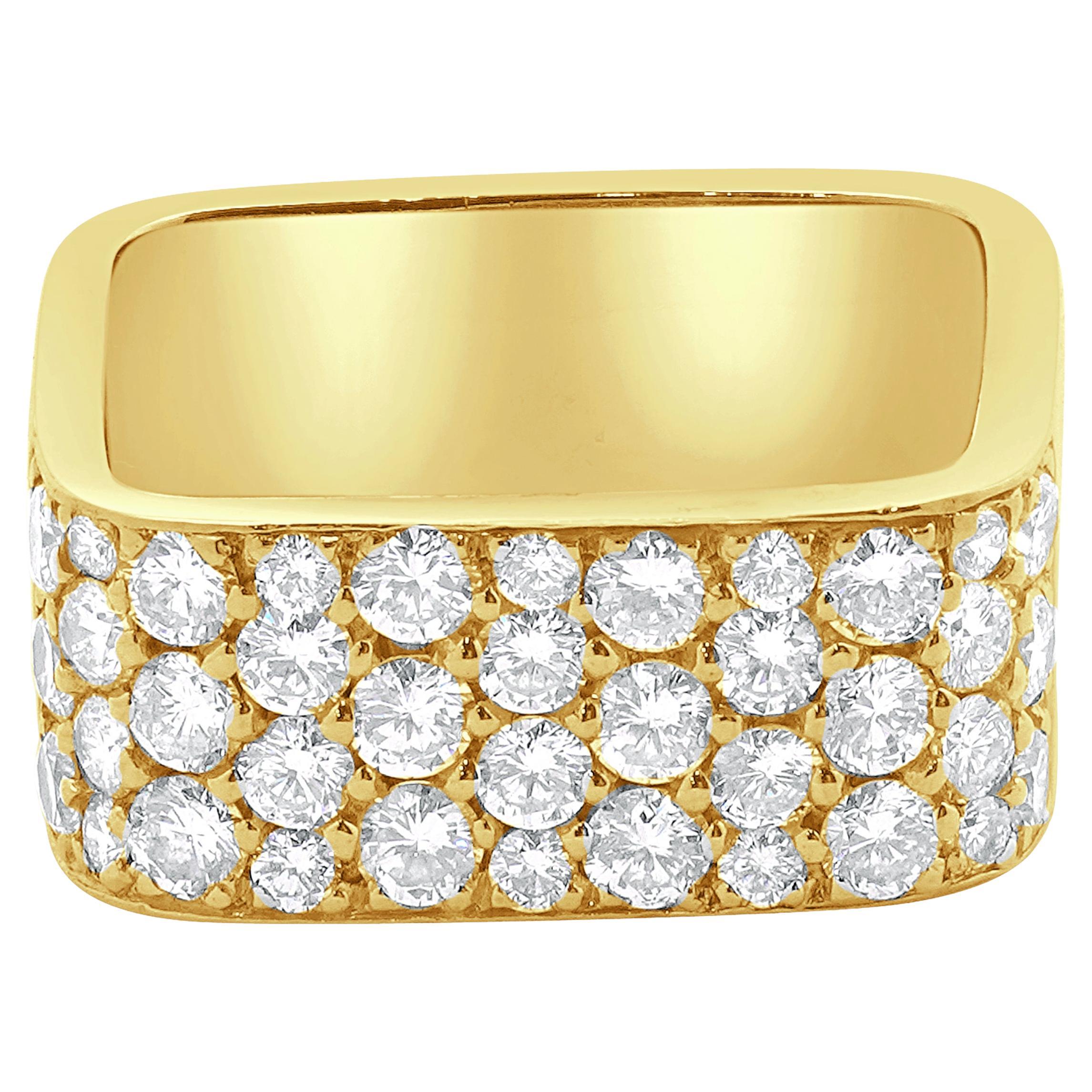 O Fiesh Bague en or jaune 18 carats à diamant carré pavé en vente