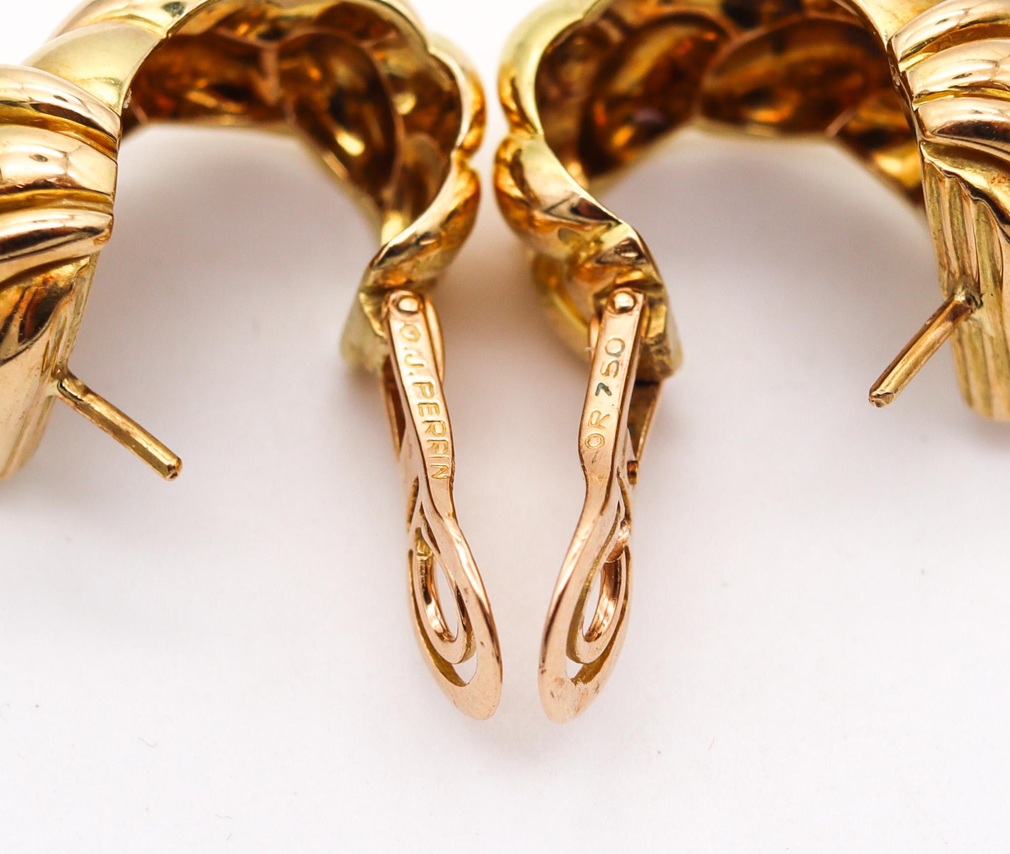 O. J. Perrin Paris 1970 By Andre Vassort Clips On Knots Earrings In 18Kt Gold In Excellent Condition In Miami, FL