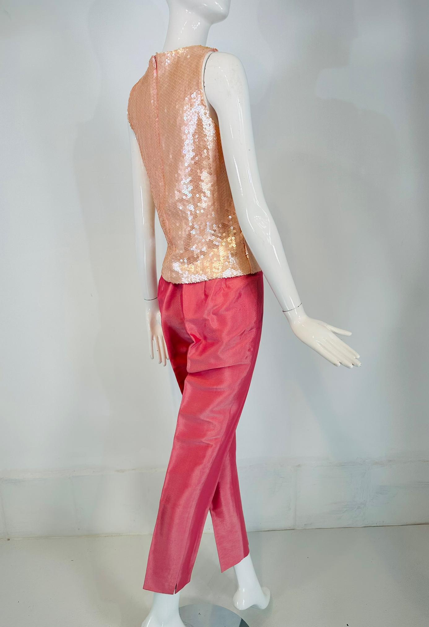 O Oscar, Oscar De La Renta 3 pezzi. Giacca e pantalone rosa con paillettes  Set di pantaloni  4 in vendita 9