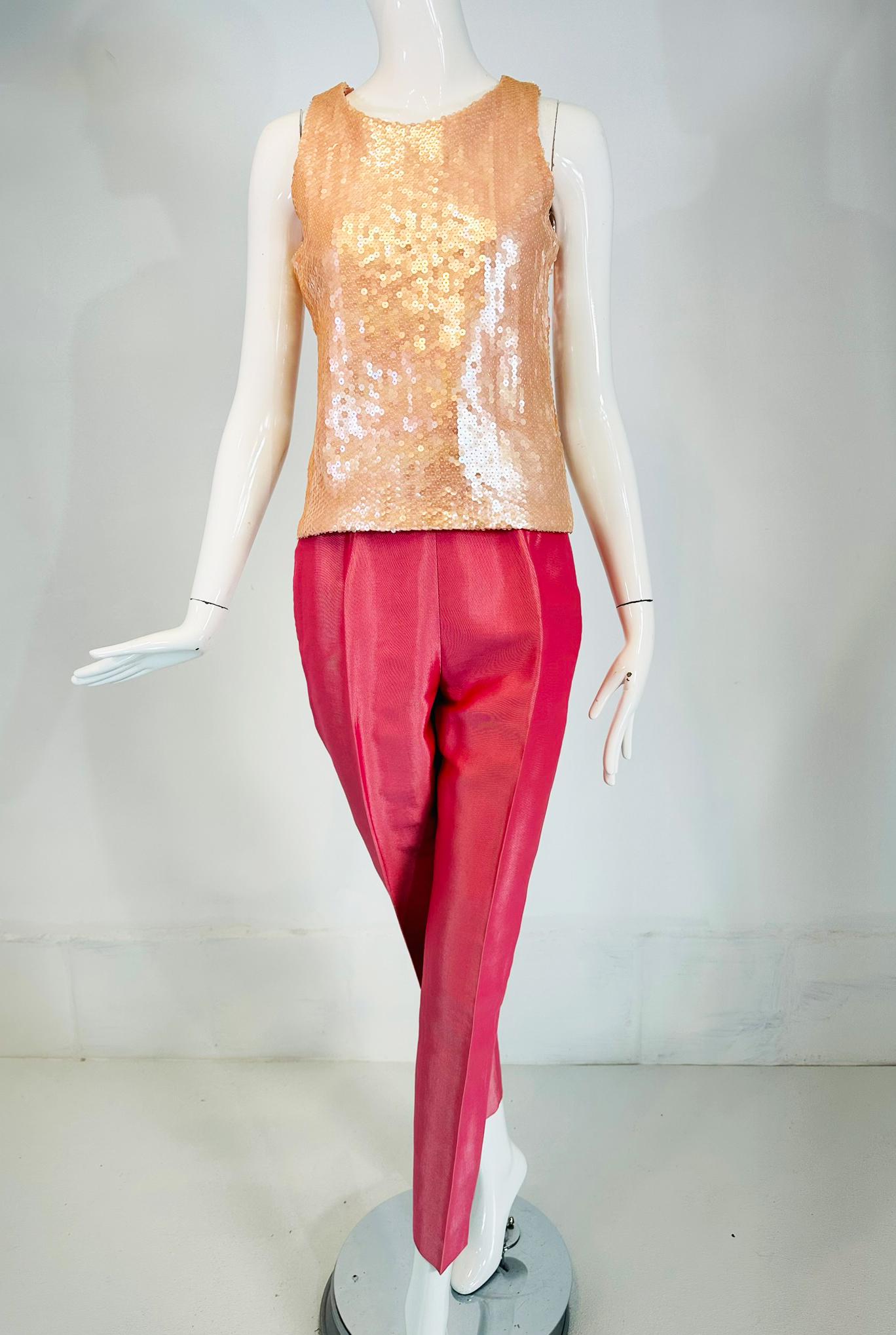 O Oscar, Oscar De La Renta 3 pezzi. Giacca e pantalone rosa con paillettes  Set di pantaloni  4 in vendita 3