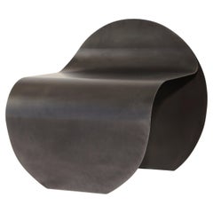 Sgabello O in acciaio inox annerito di Estudio Persona