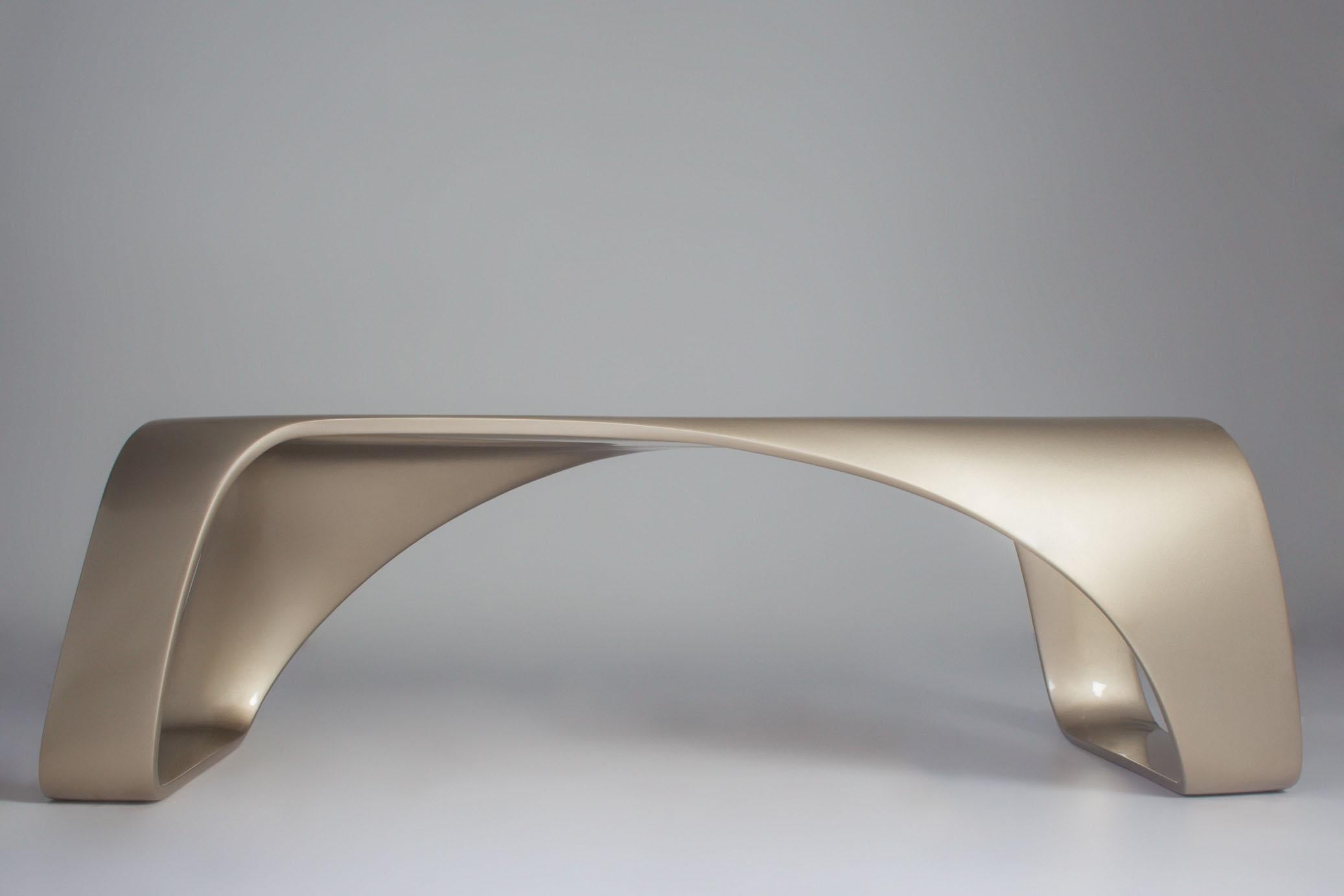 The O bench / table presents a perfectly seamless and smooth surface. Its beauty lies in its fluid design where borders harmoniously converge to create elegant curves and a continuous form. Simple yet intriguing, the O table is gracefully