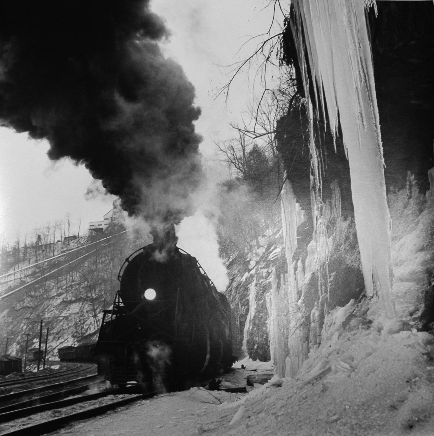 O. Winston Link Black and White Photograph – Icicles in der Massey-Mine, WV