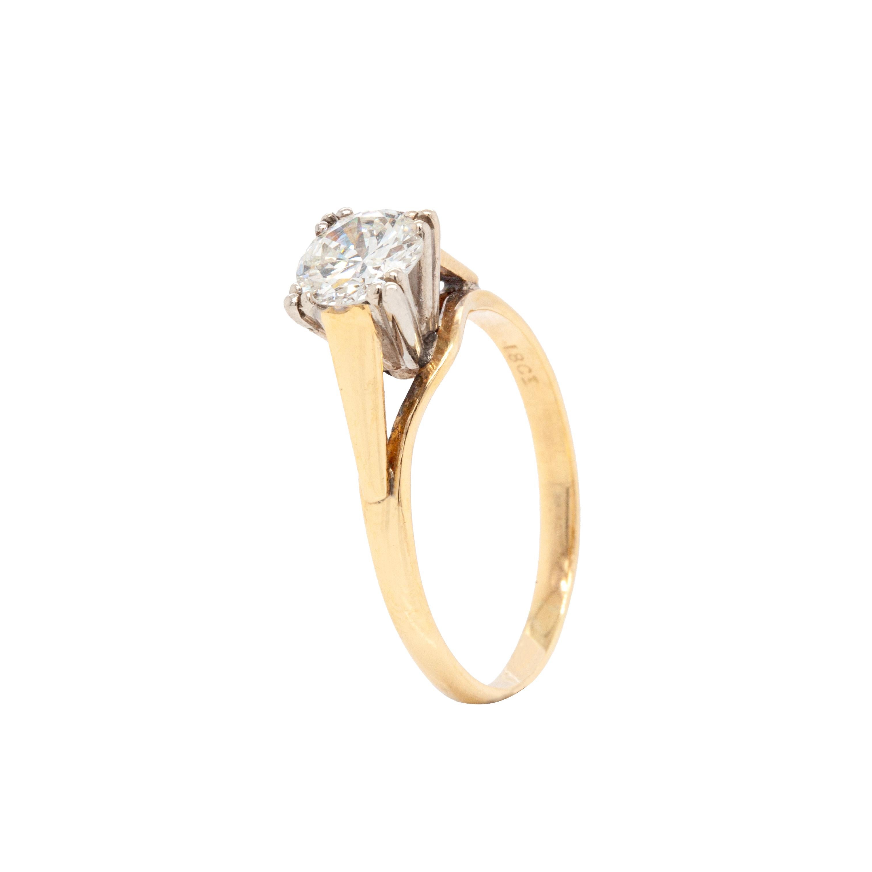 O.69 Carat Diamond and 18 Carat Yellow and White Gold Solitaire Engagement Ring In Excellent Condition For Sale In London, GB
