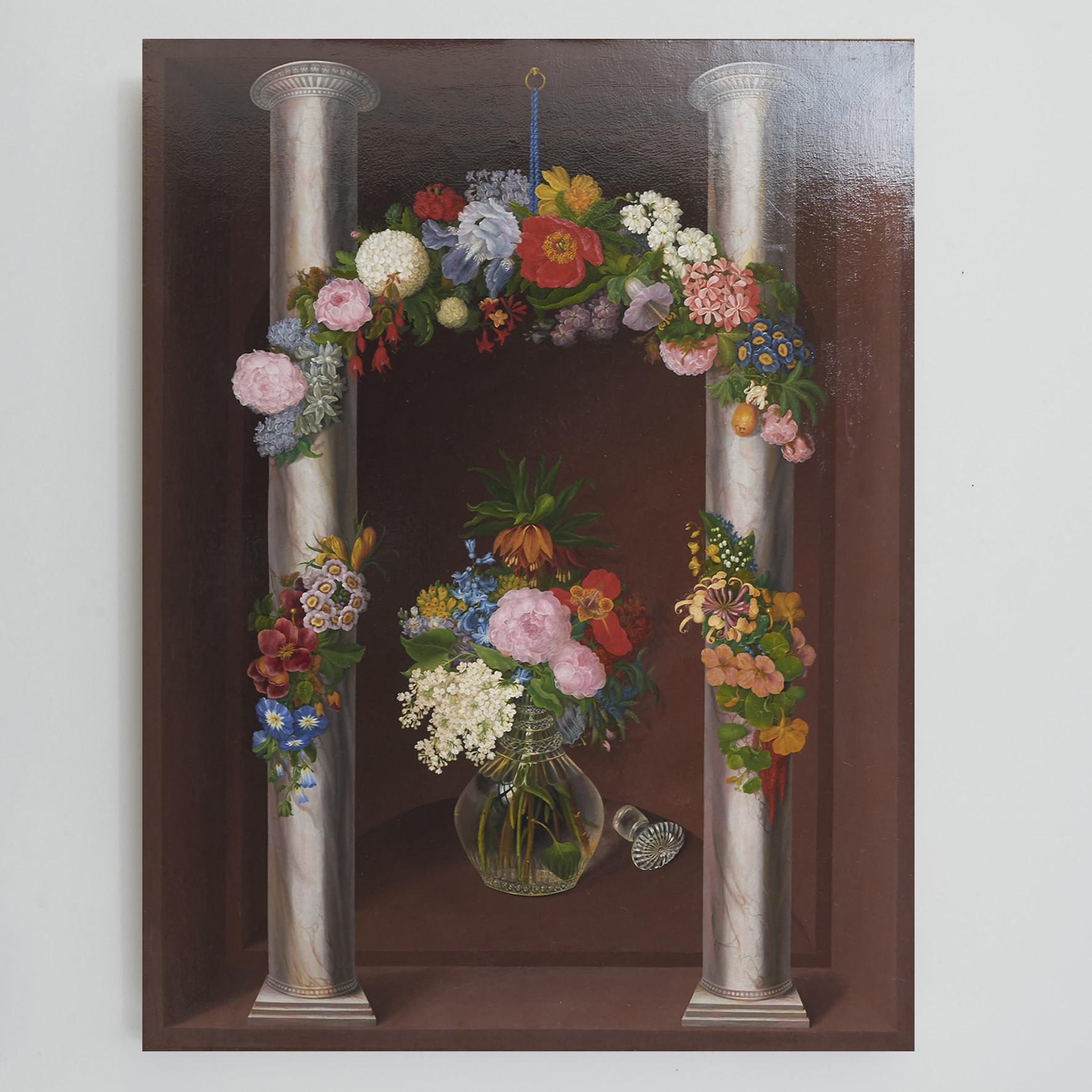 O.A. Hermansen (Oluf August Hermansen), dänischer Maler 1849-1897.
Öl auf Leinwand, unsigniert.
Großes Blumenbild. Klassischer Aufbau mit zwei Säulen und dazwischen hängenden Blumengirlanden mit blauem Seidenband. In der Mitte eine Glaskaraffe mit