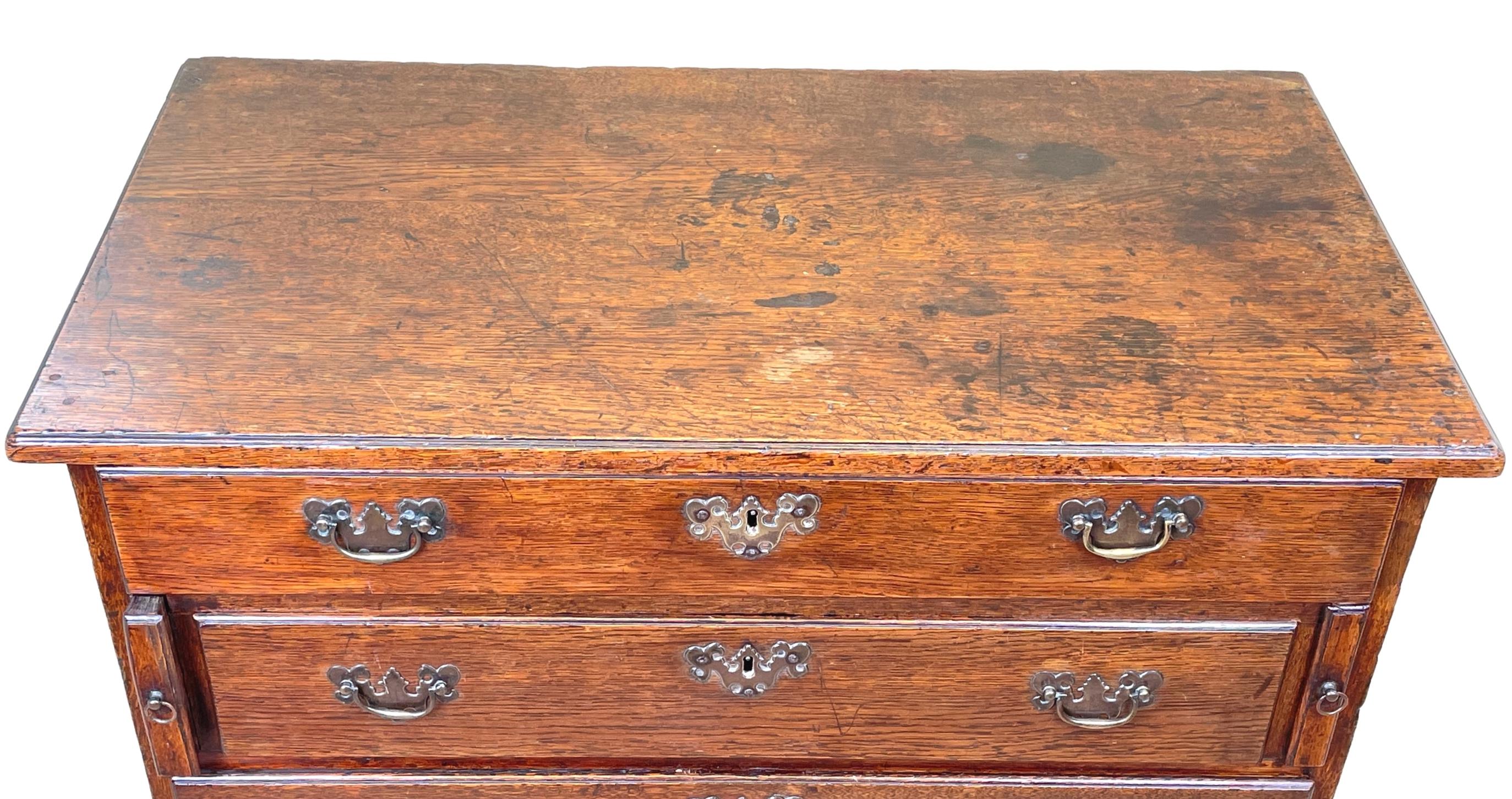 Georgian Oak 18th Century Bachelors Chest of Drawers For Sale