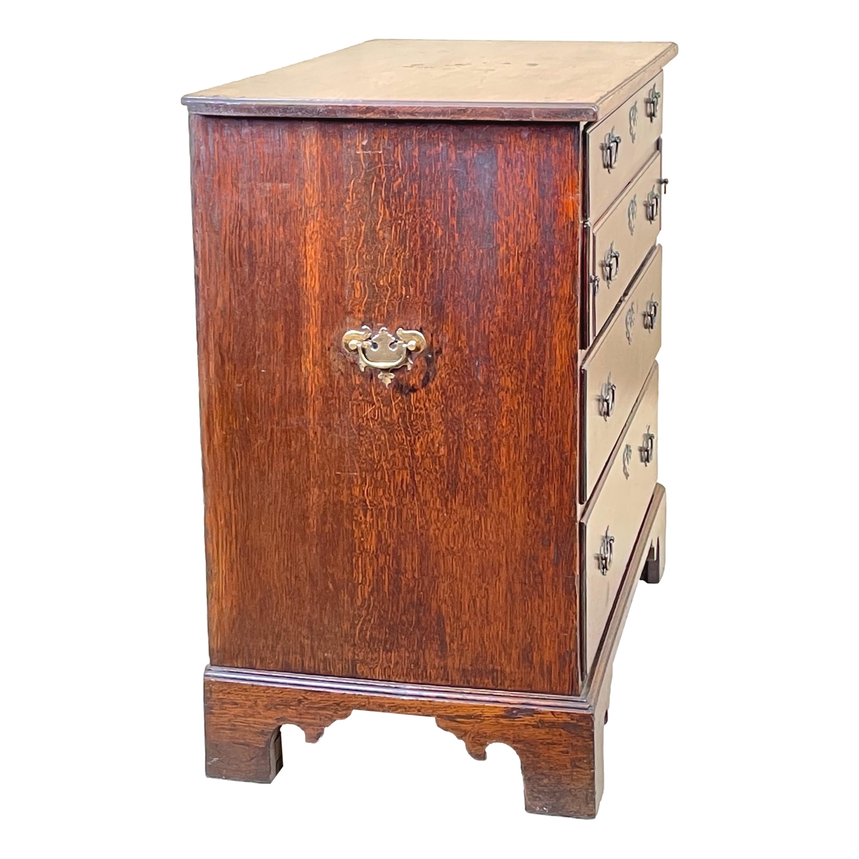 English Oak 18th Century Bachelors Chest of Drawers For Sale