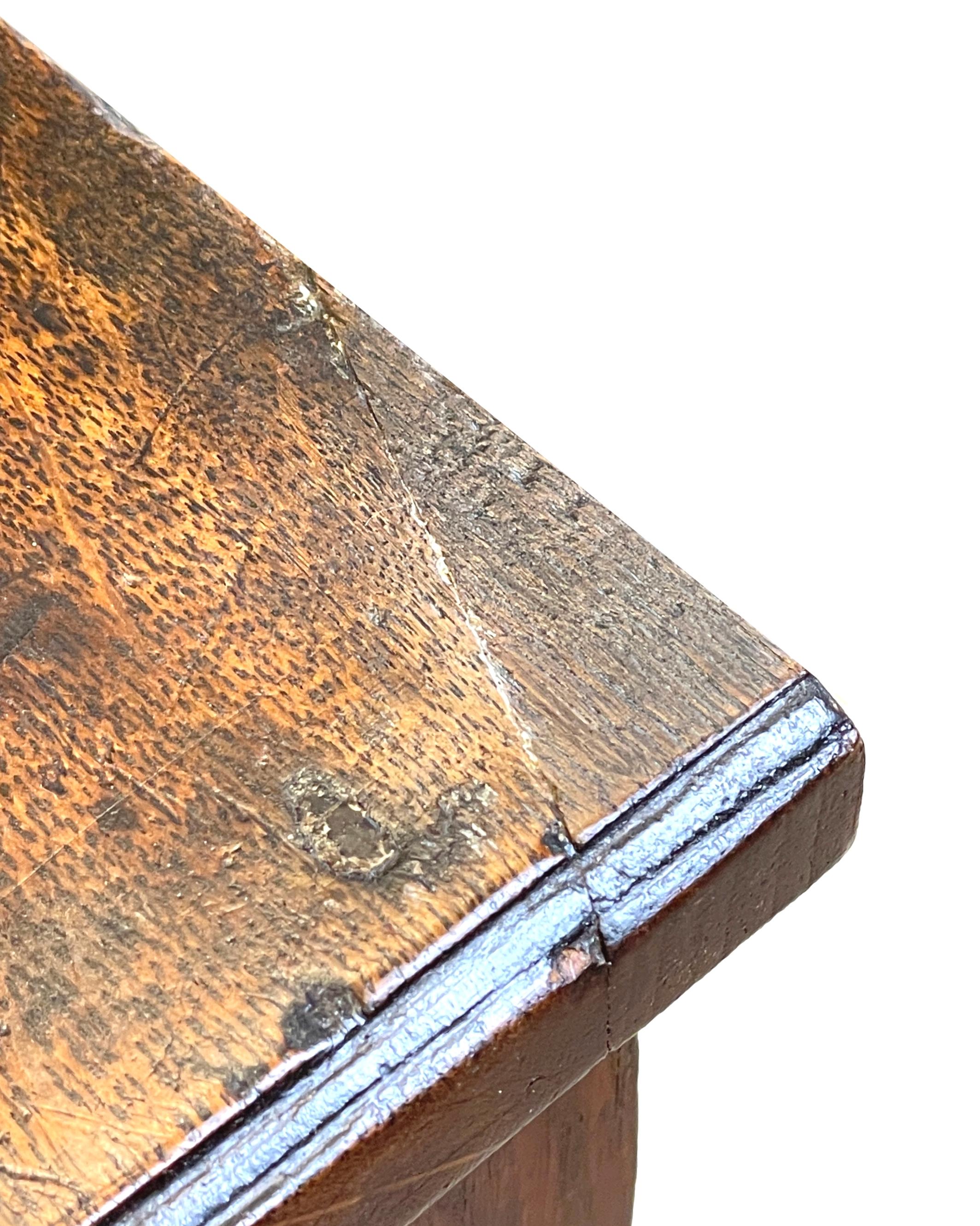 Commode de célibataire en Oak du XVIIIe siècle Bon état - En vente à Bedfordshire, GB