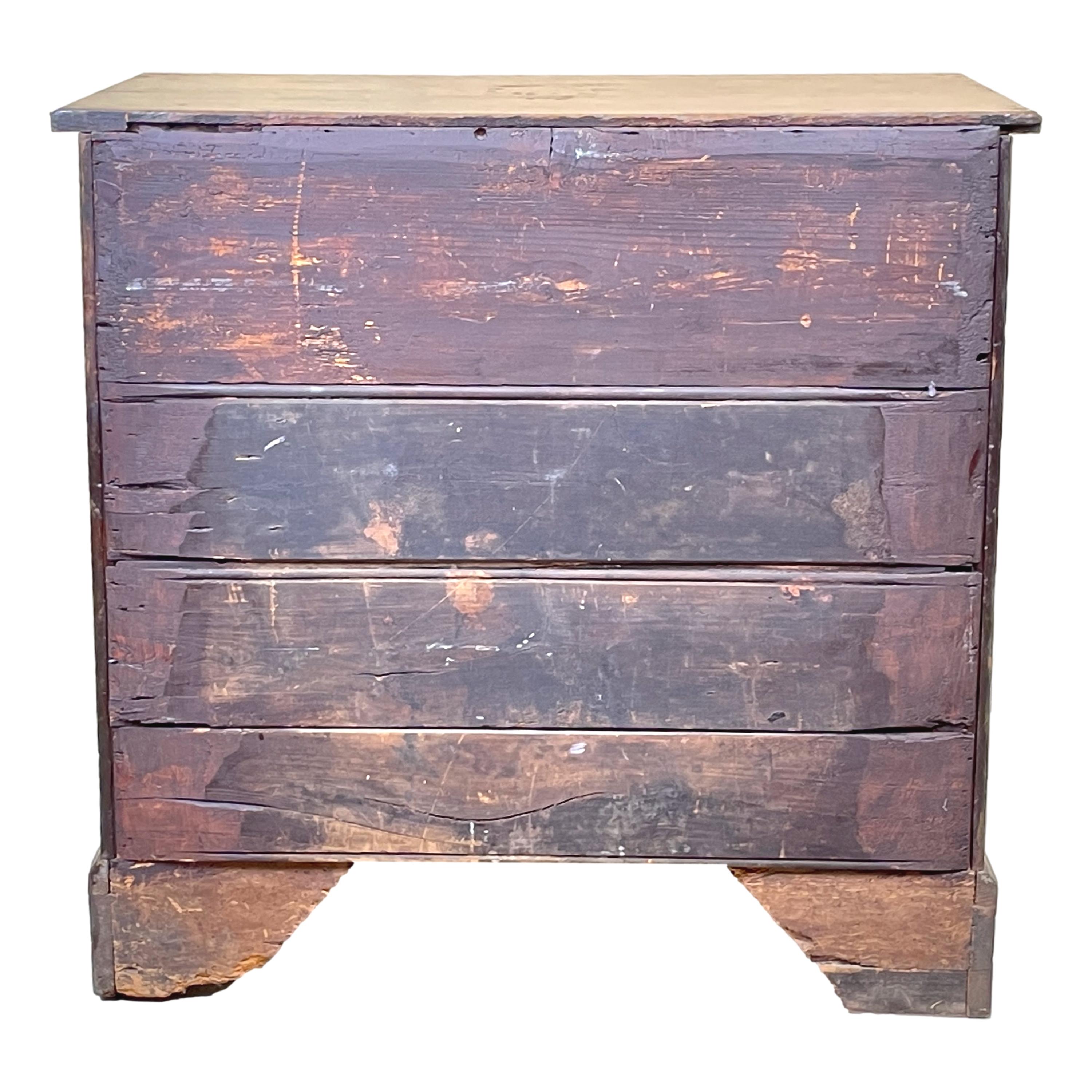 Oak 18th Century Bachelors Chest of Drawers For Sale 4