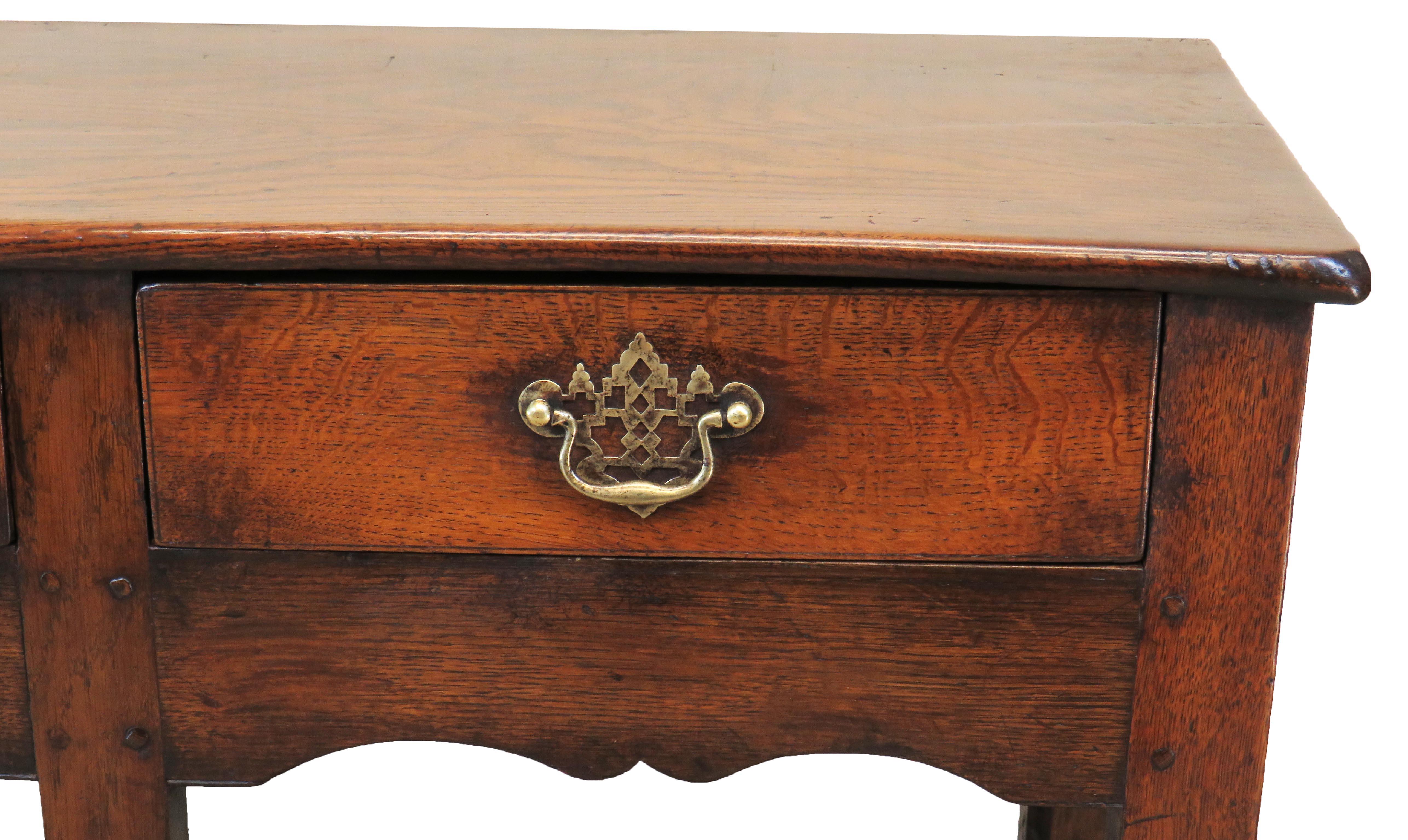 Oak 18th Century English Antique Dresser Base Sideboard In Good Condition In Bedfordshire, GB