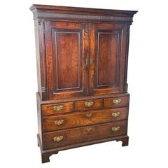 Armoire en chêne géorgien du XVIIIe siècle