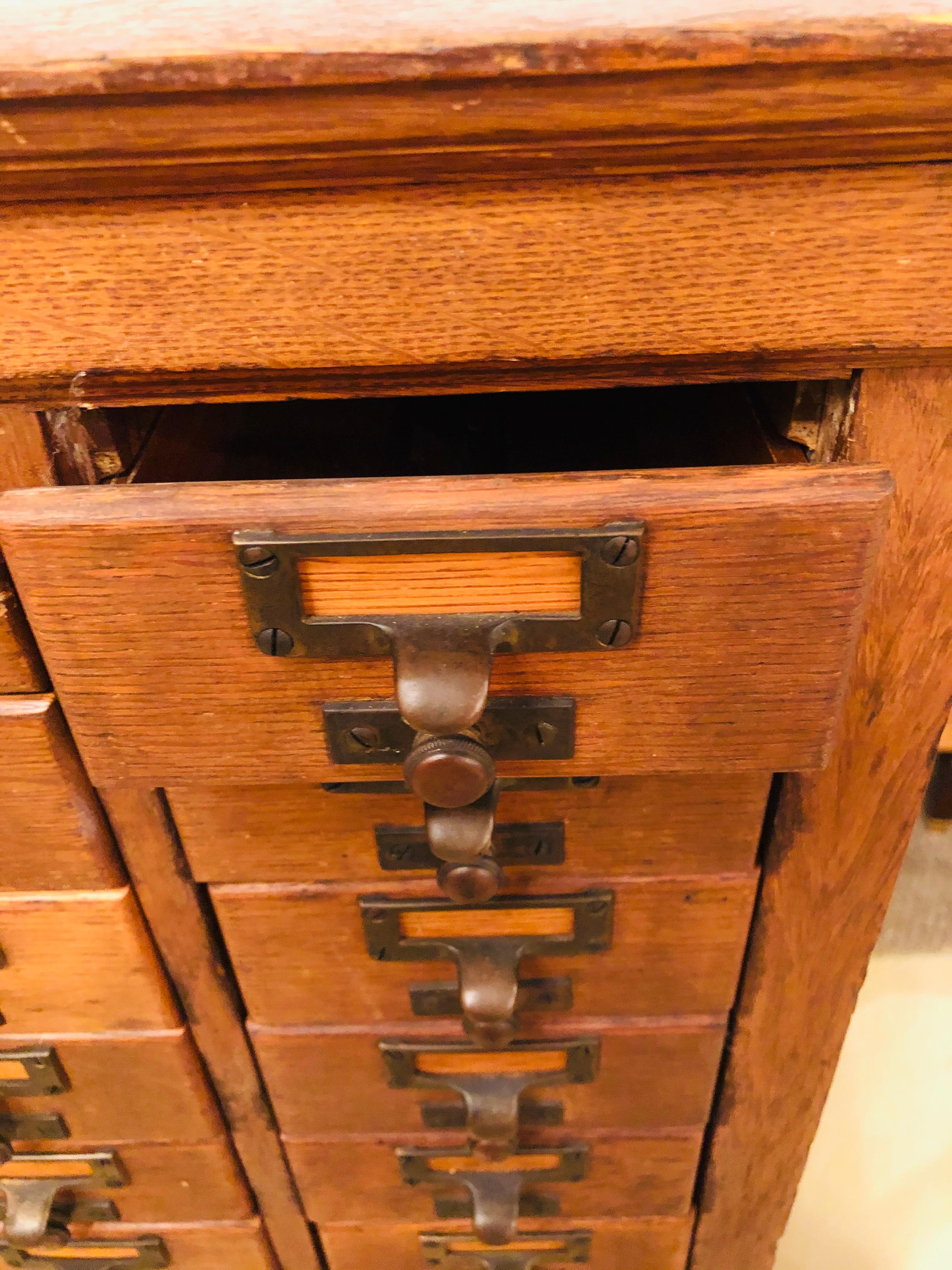 Wood Oak 1920s Library Bureau Sole Maker Card Catalog Cabinet 105 Drawer