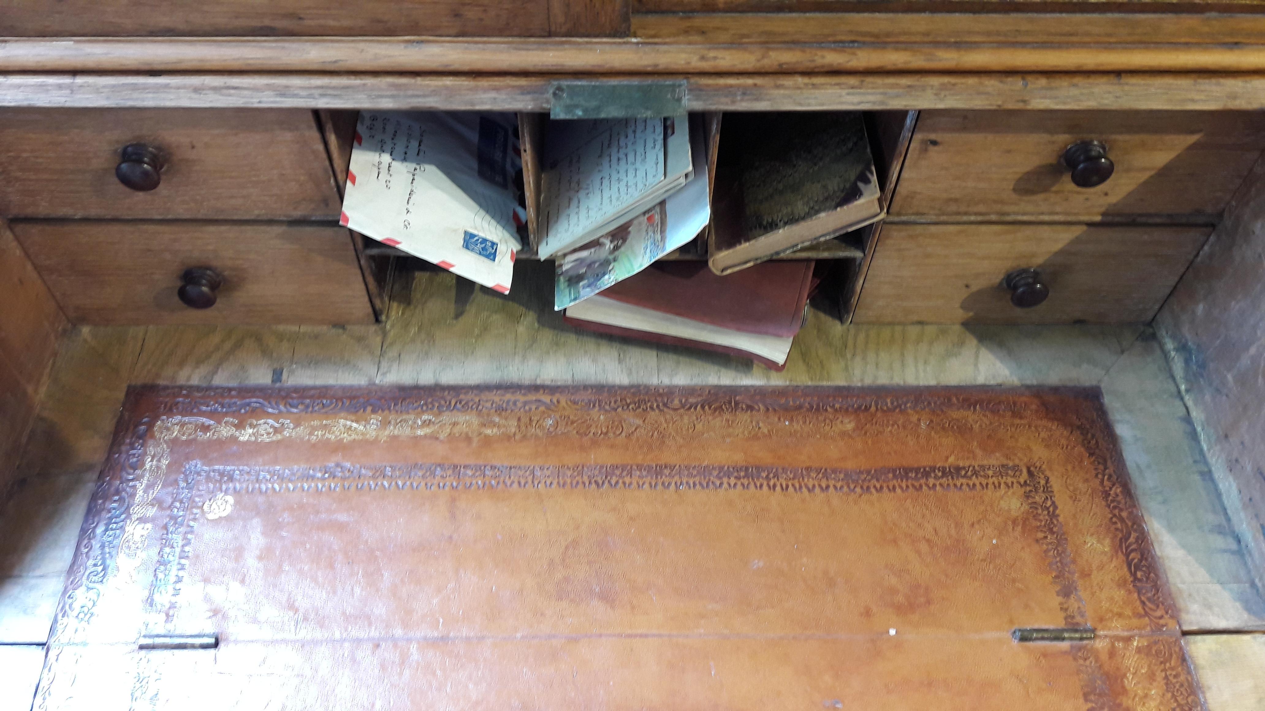Oak 19th Century Secretaire Bookcase In Fair Condition For Sale In Antwerp, Antwerp
